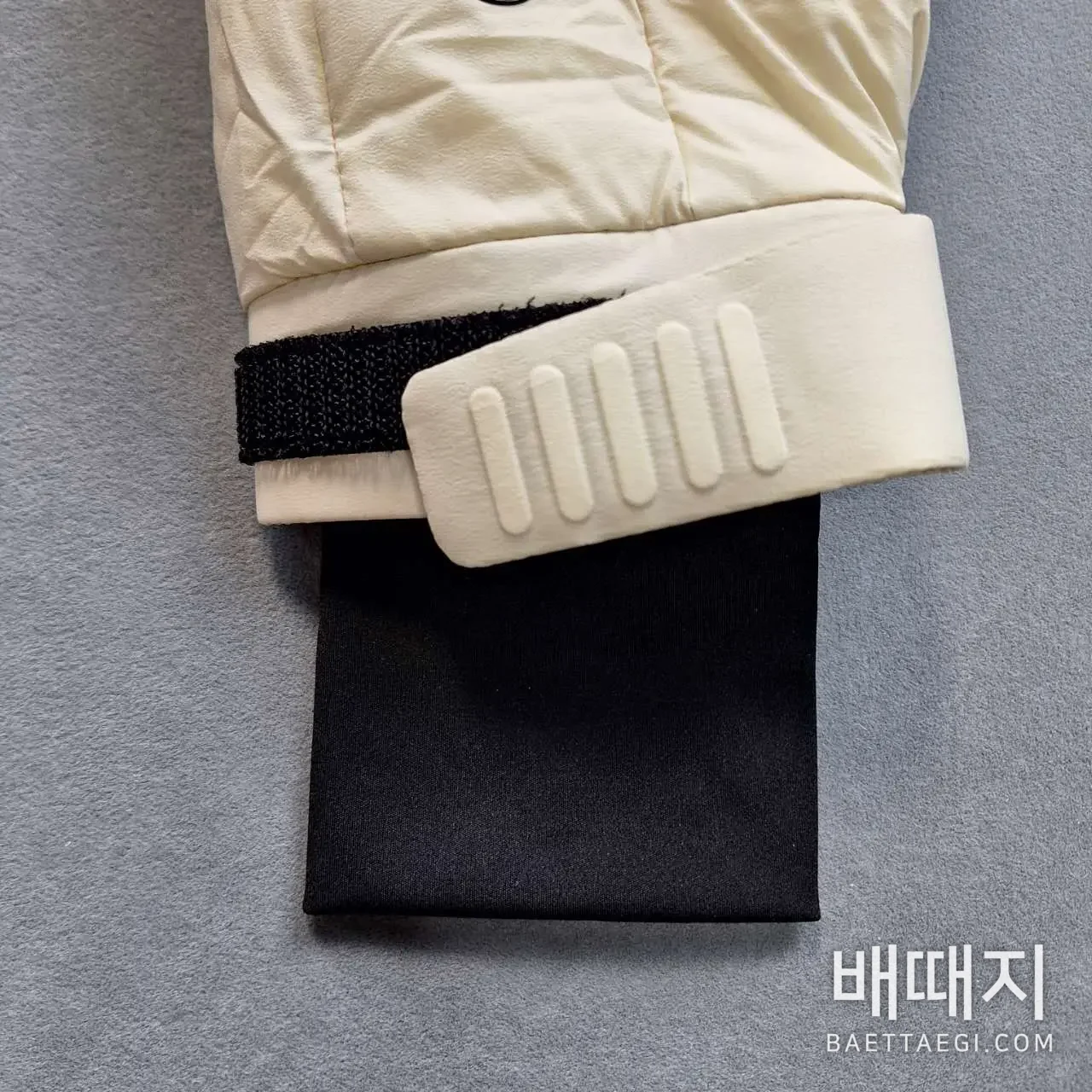 몽클레르 남성 화이트 덕다운 패딩 검수사진 5