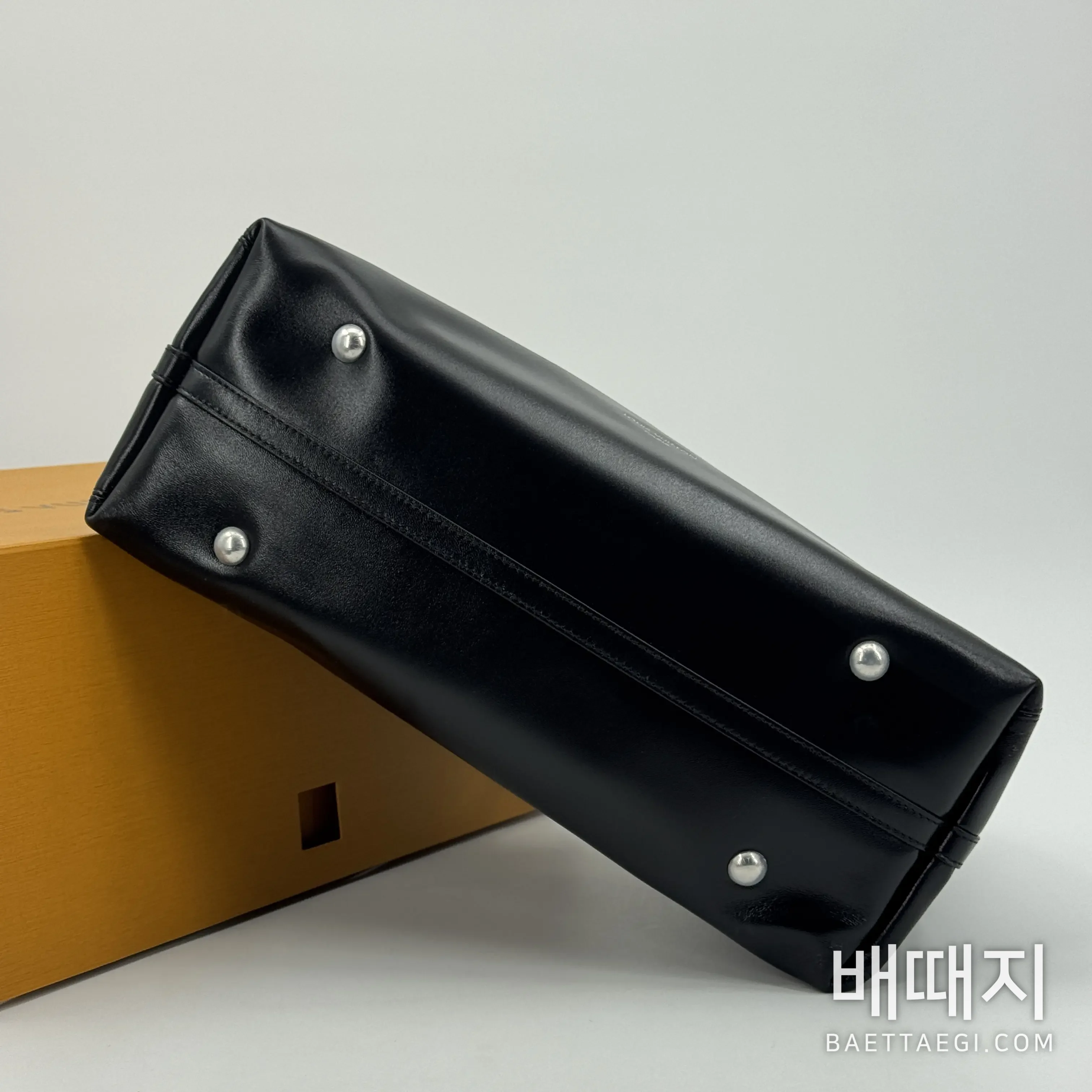 루이비통 캐리올 다크 미디엄 램스킨 핸드백 M25143 검수사진 8