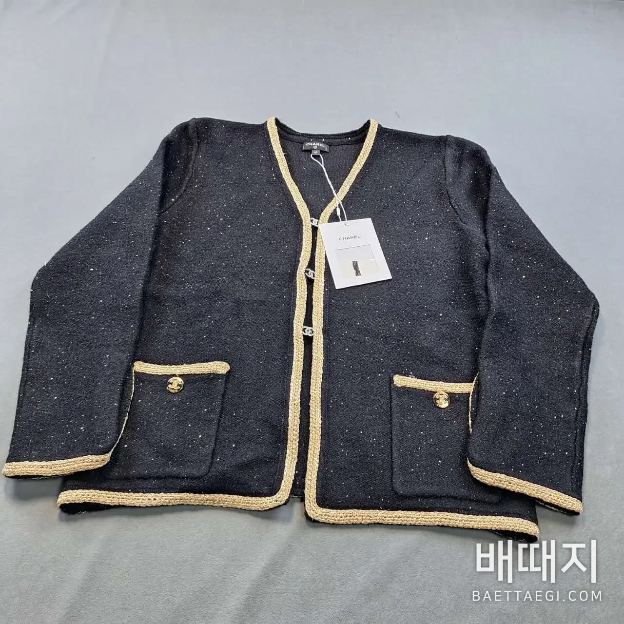 샤넬 골드 트림 캐시미어 가디건 검수사진 1