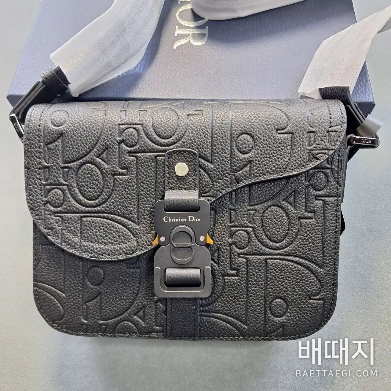 디올 스몰 새들 메신저 백 플랩 디올 그래비티 레더 네이비 블루 검수사진 2