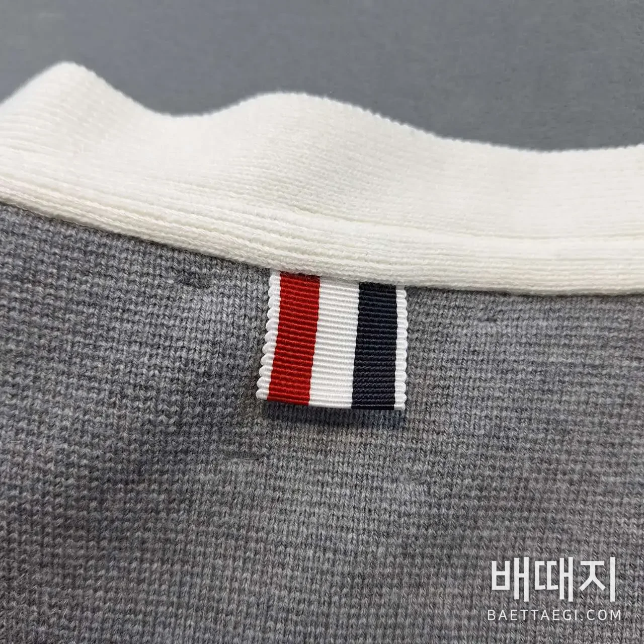 톰브라운 컬러블록 울 V넥 가디건 159481 검수사진 7