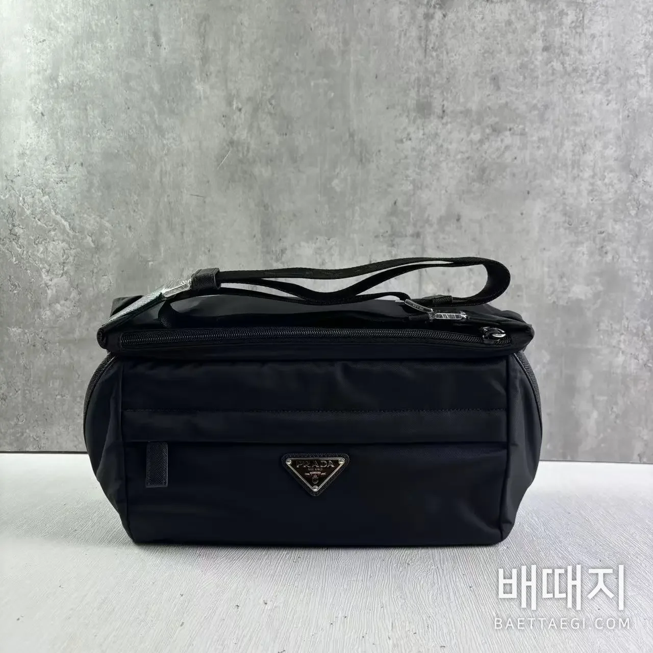프라다 2vh994 바이커 미듐 (사슬) 검수사진 1
