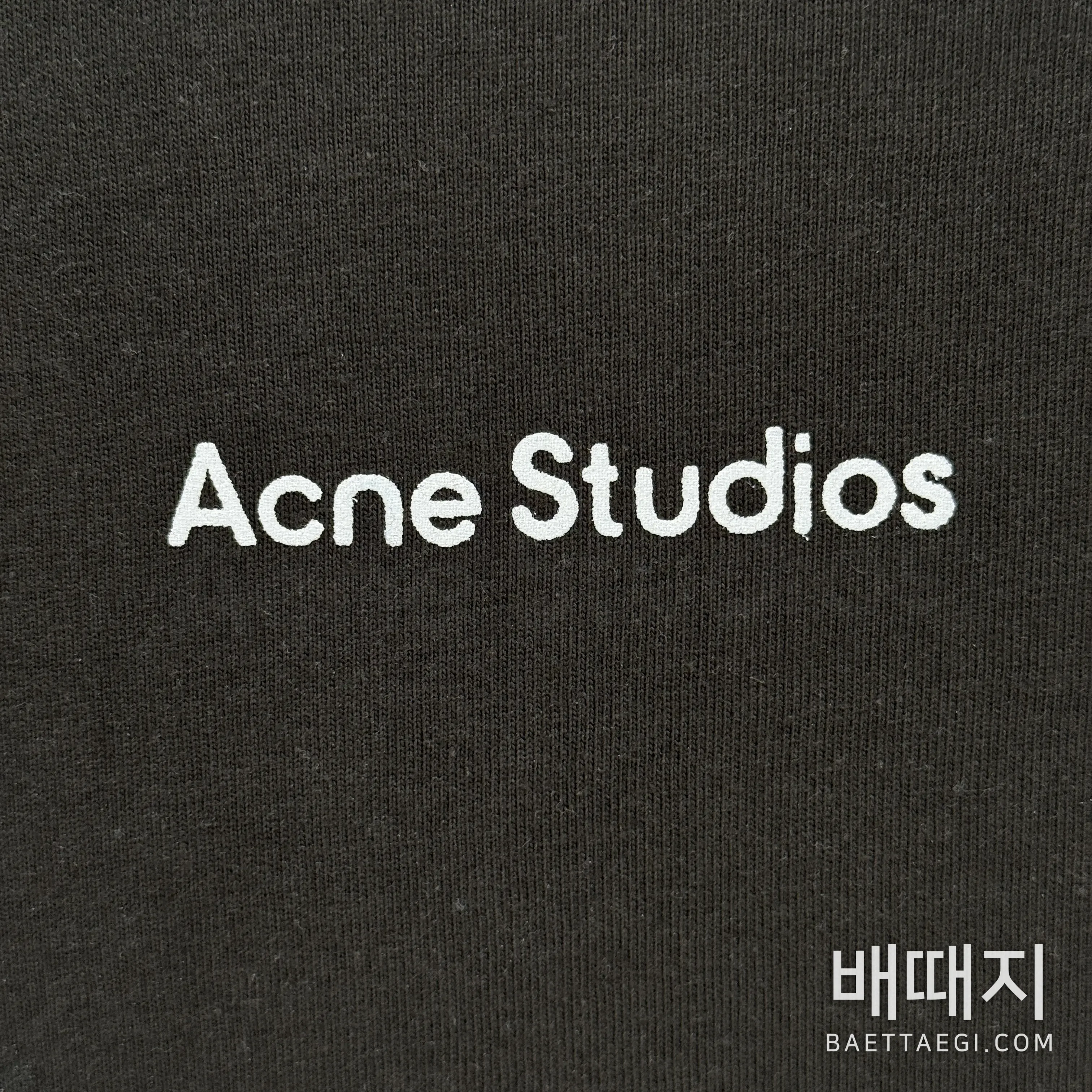 아크네스튜디오 그라데이션 핫스탬프 로고 남성 반팔 티셔츠 100425 검수사진 3