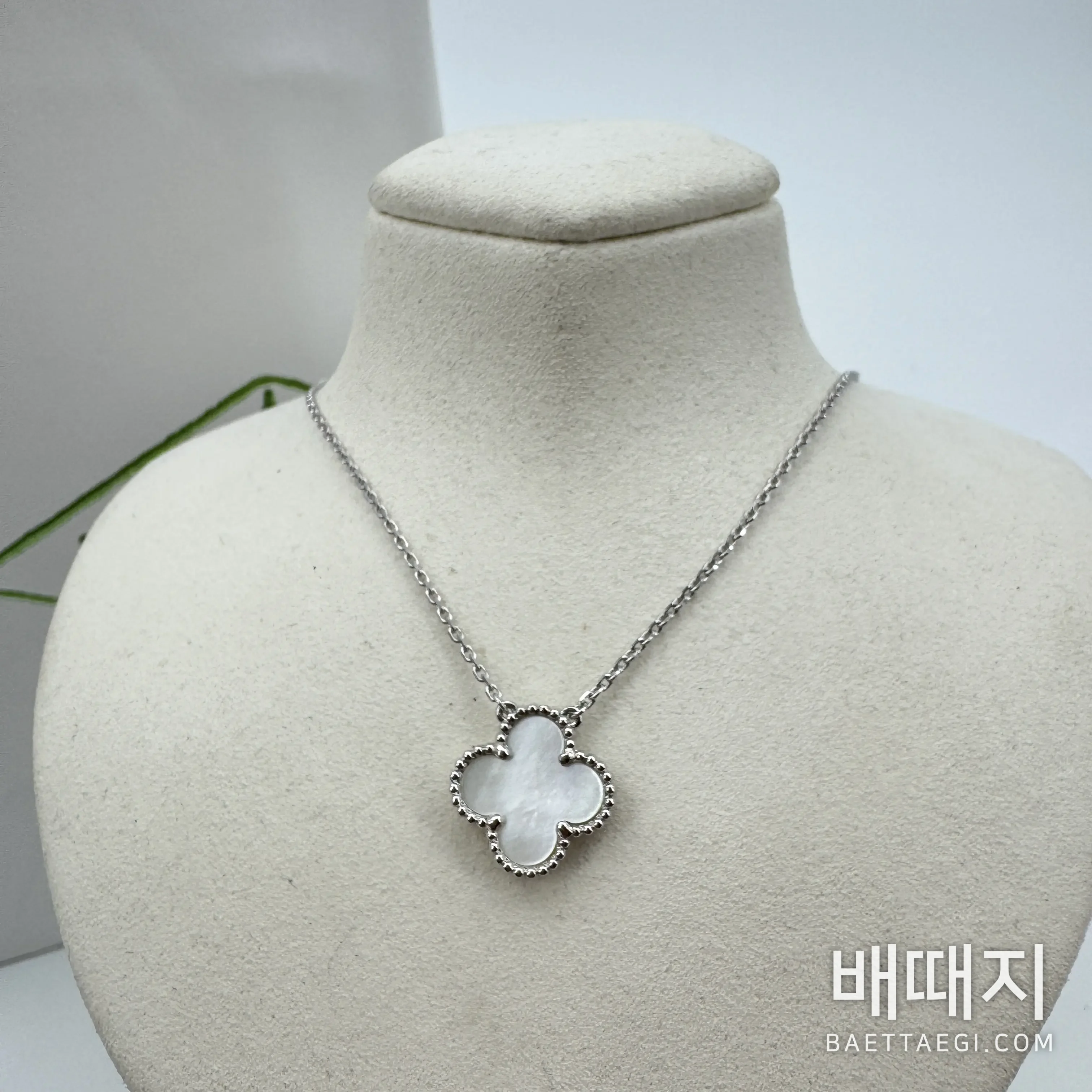 반클리프앤아펠 반클리프앤 아펠 알함브라 마더오브펄 (폭스) 검수사진 2
