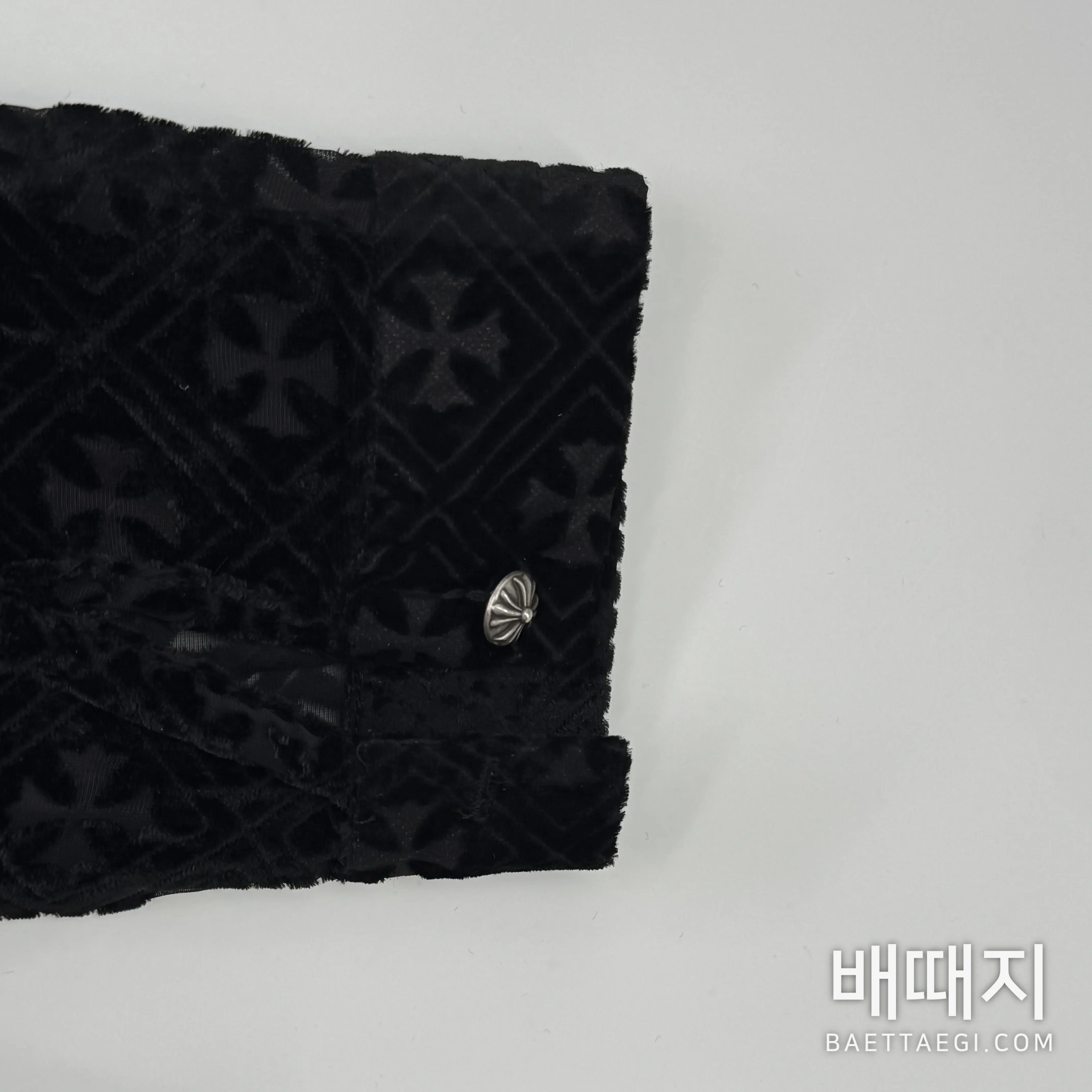 크롬하츠 마할 키타 모노그램 크로스 벨벳 셔츠 156286 검수사진 4