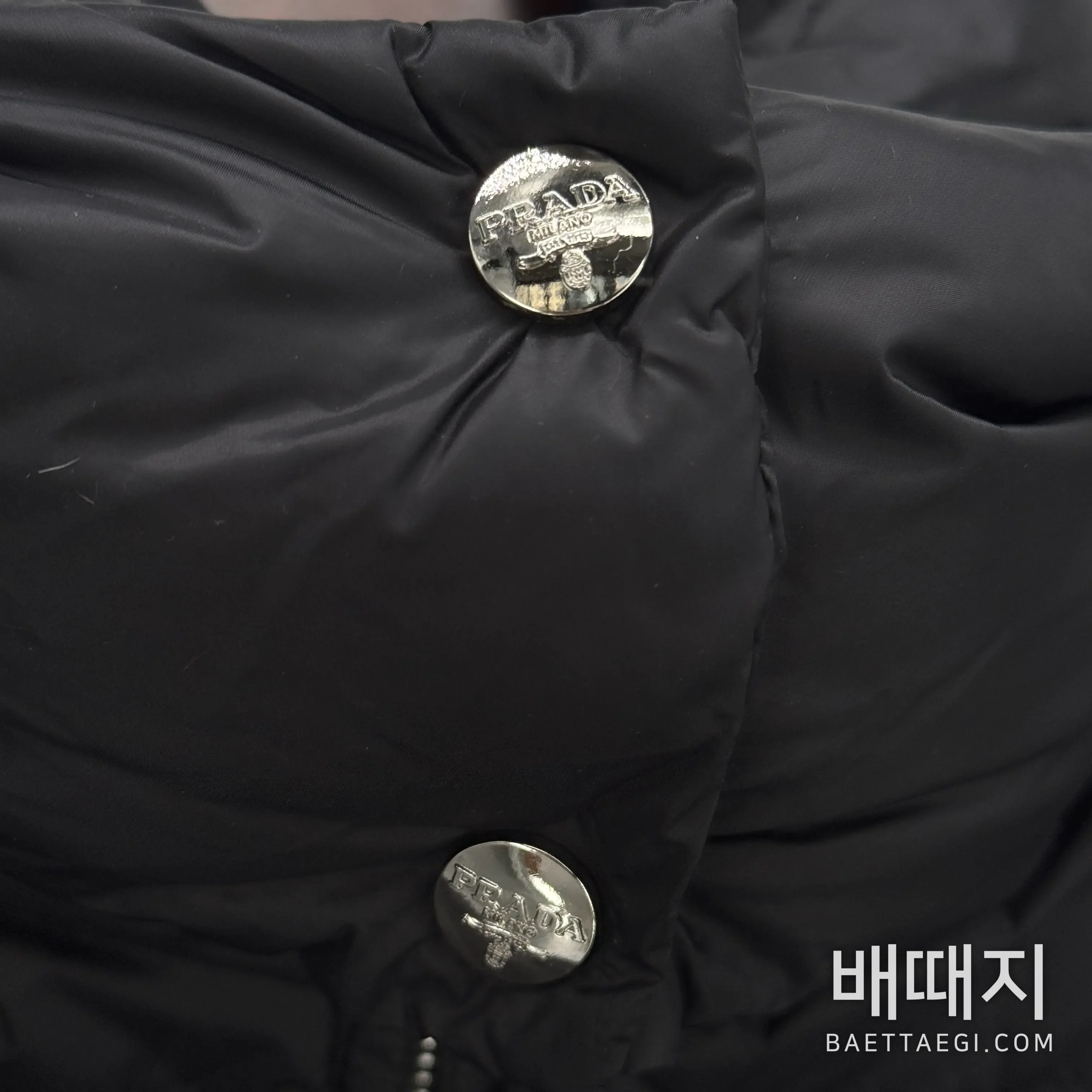 프라다 후드 슬림핏 여성 다운 패딩 재킷 검수사진 4