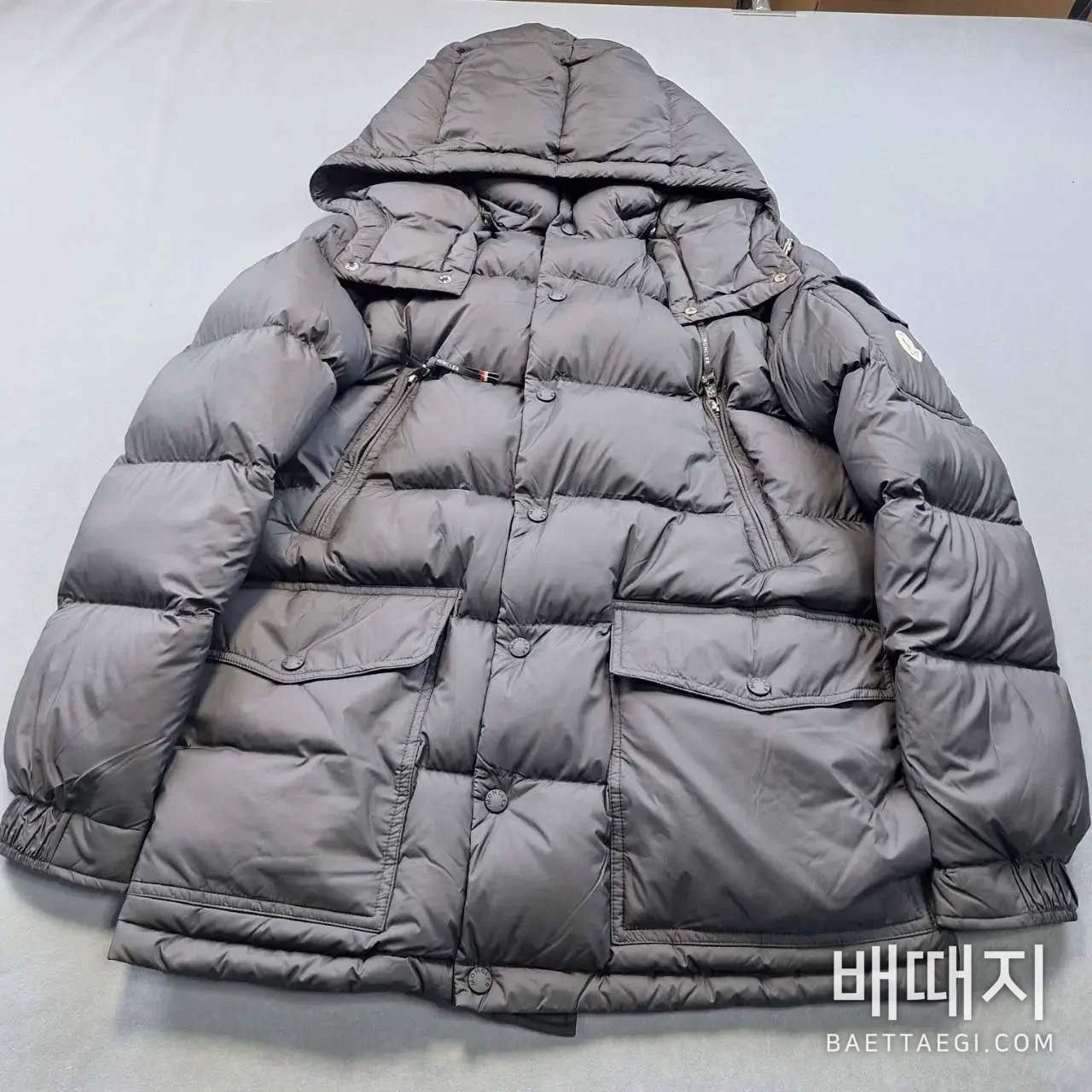 몽클레르 남성 화이트덕다운 패딩 검수사진 1