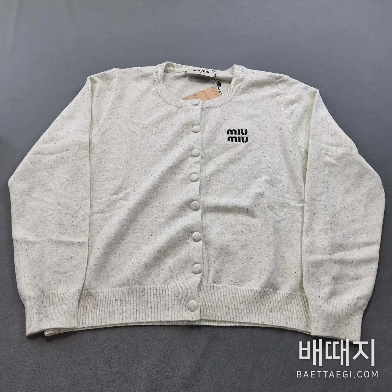 미우미우 크루넥 울 혼방 가디건 검수사진 1