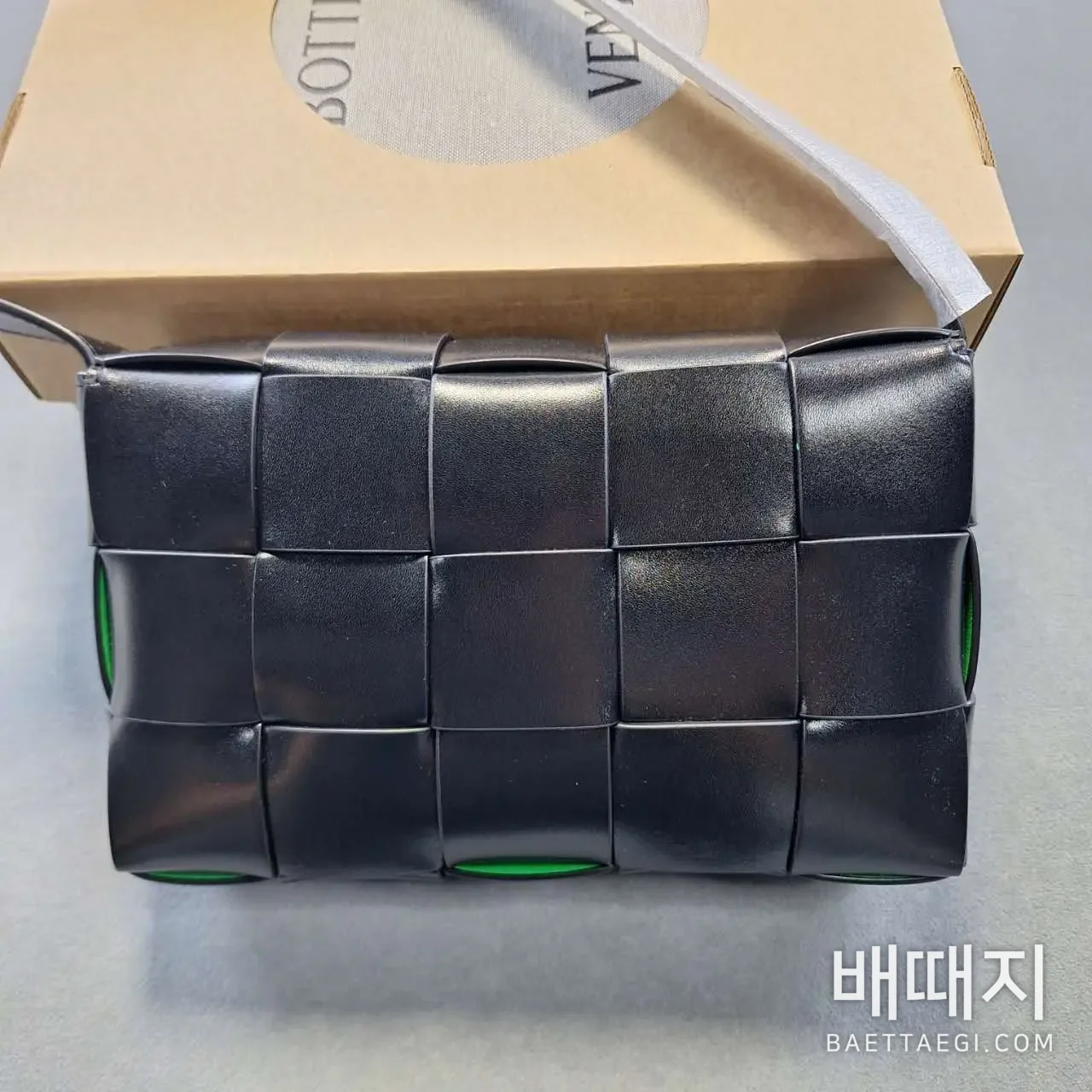 보테가베네타 스몰 카세트백 708768 검수사진 2