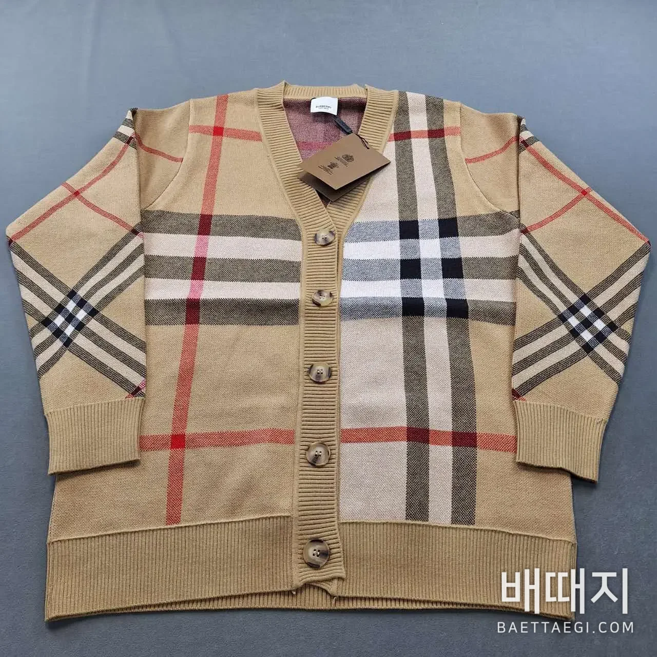 버버리 클래식 체크 울 가디건 검수사진 1