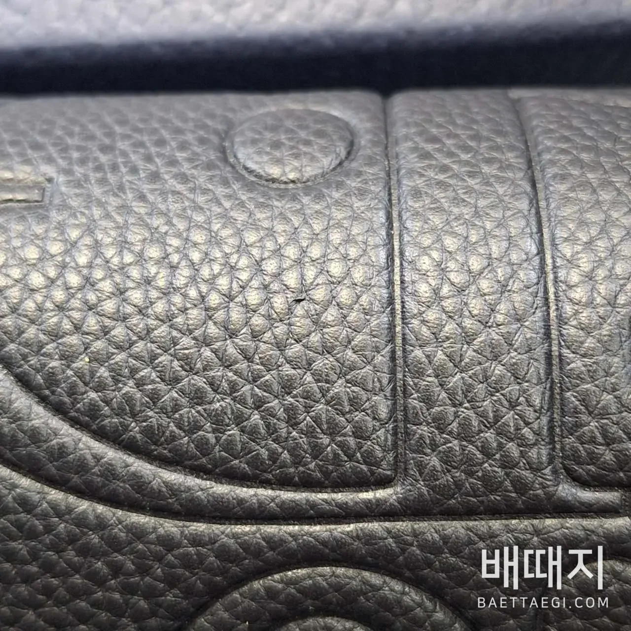 디올 스몰 새들 메신저 백 플랩 디올 그래비티 레더 네이비 블루 검수사진 4
