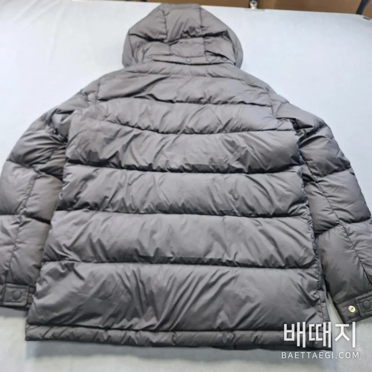 몽클레르 남성 화이트덕다운 패딩 검수사진 2