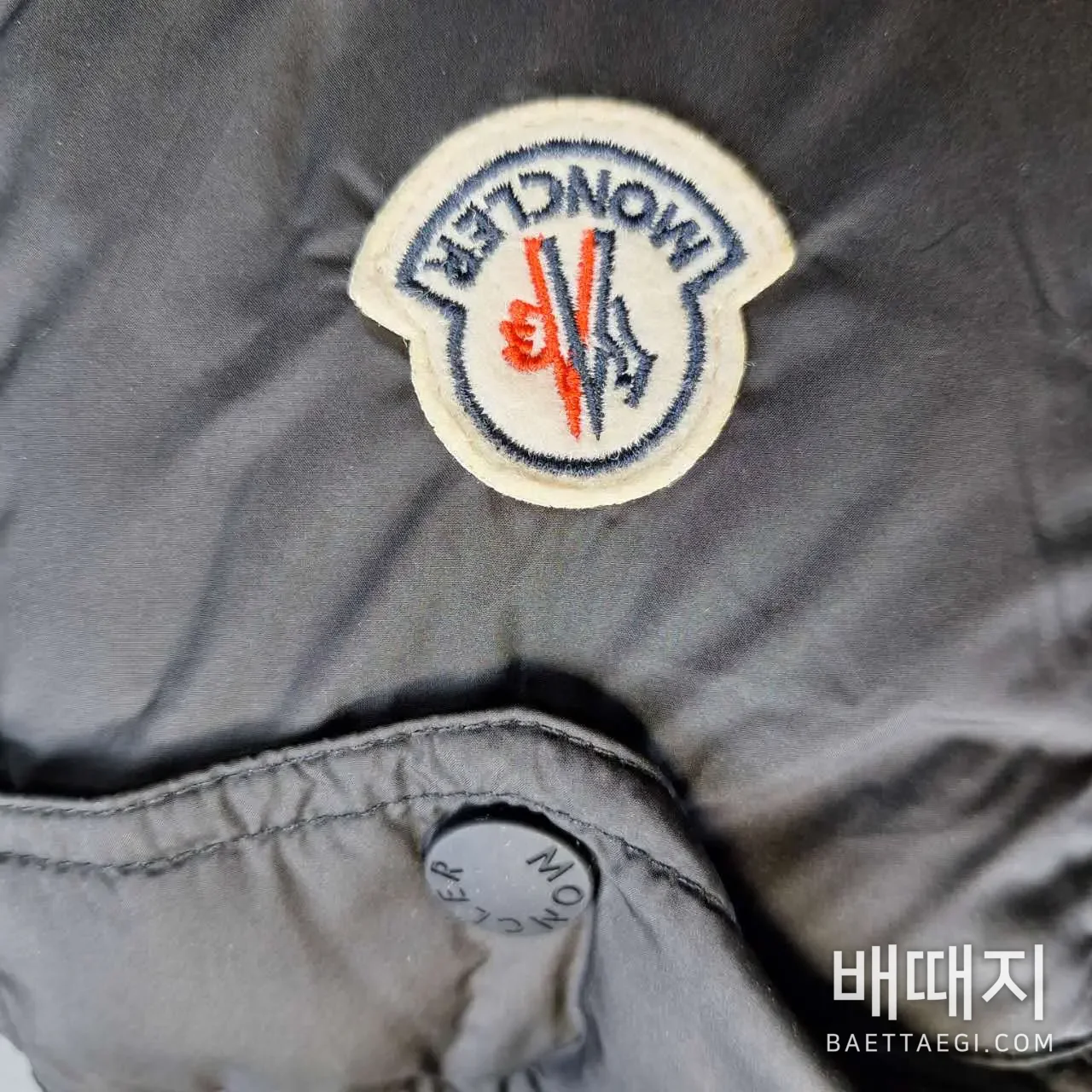 몽클레르 남성 화이트덕다운 패딩 검수사진 3