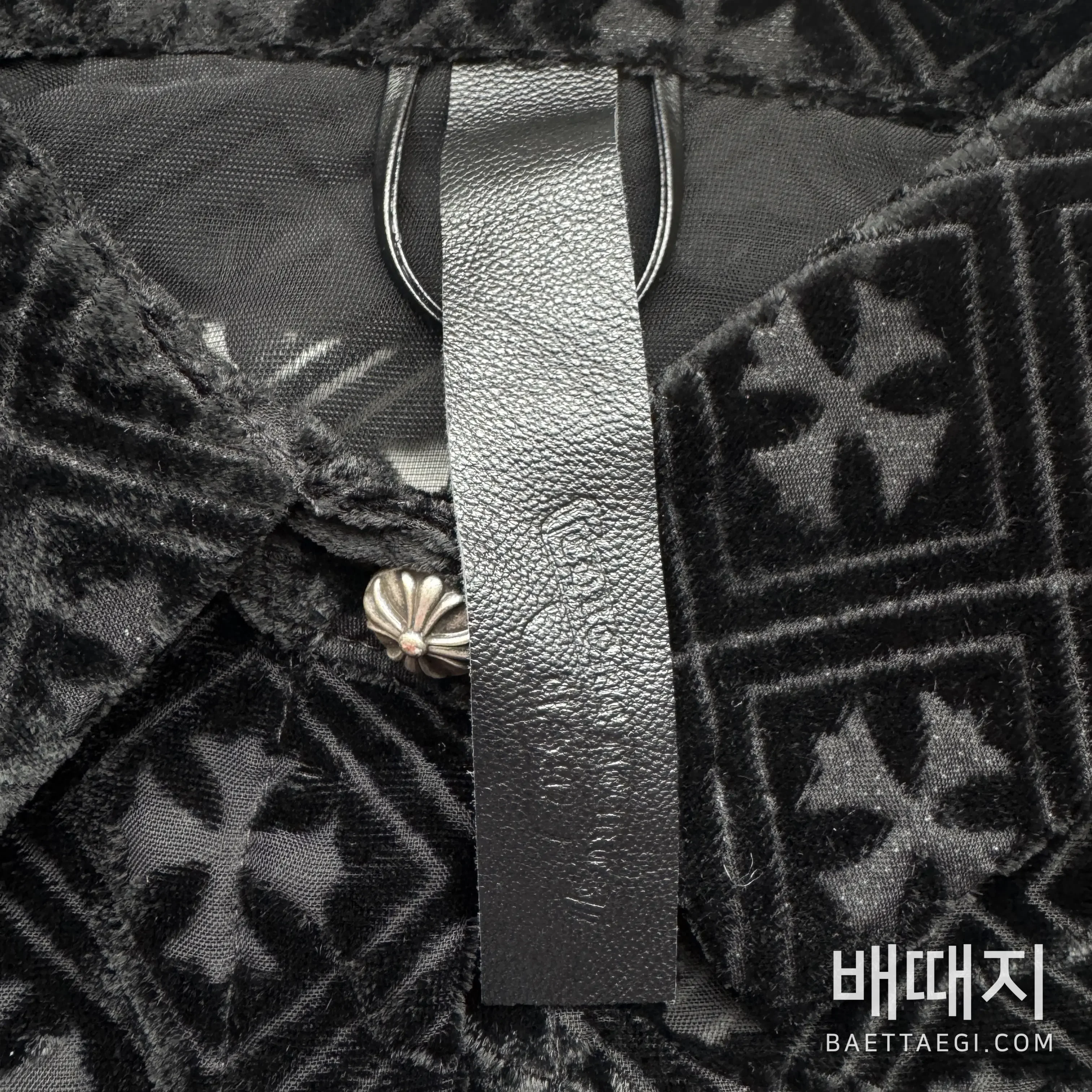 크롬하츠 마할 키타 모노그램 크로스 벨벳 셔츠 156286 검수사진 6