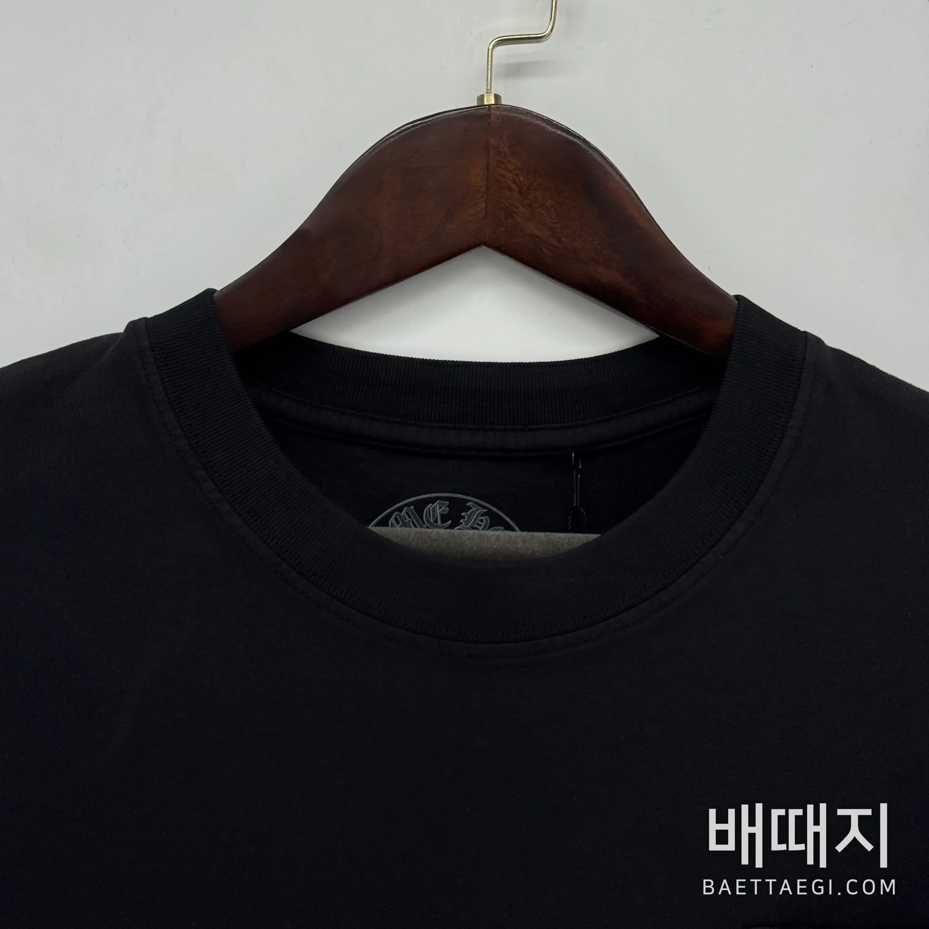 크롬하츠 블랙 크로스 플로럴 남성 긴팔 티셔츠 검수사진 3
