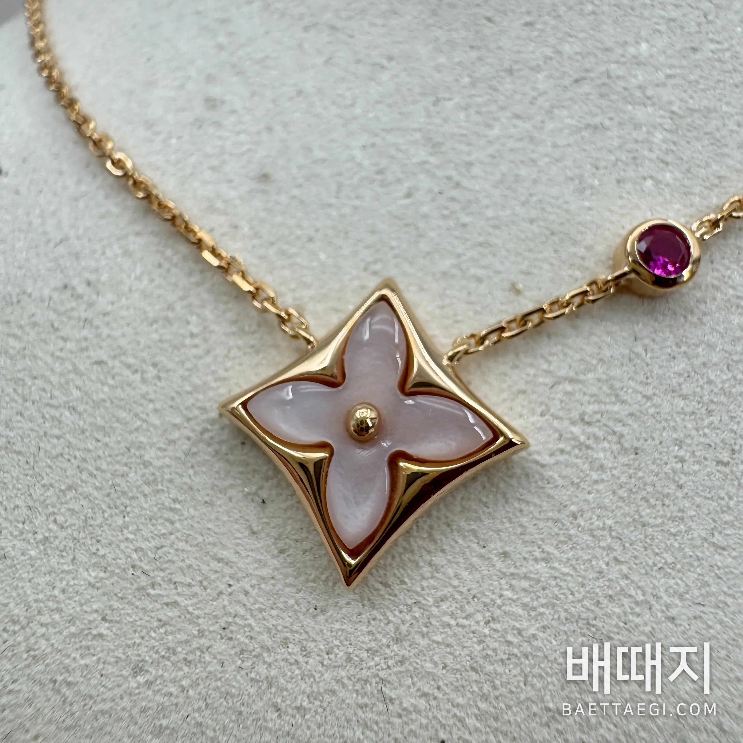 루이비통 핑크 자개 꽃 장식 목걸이 179629 검수사진 8