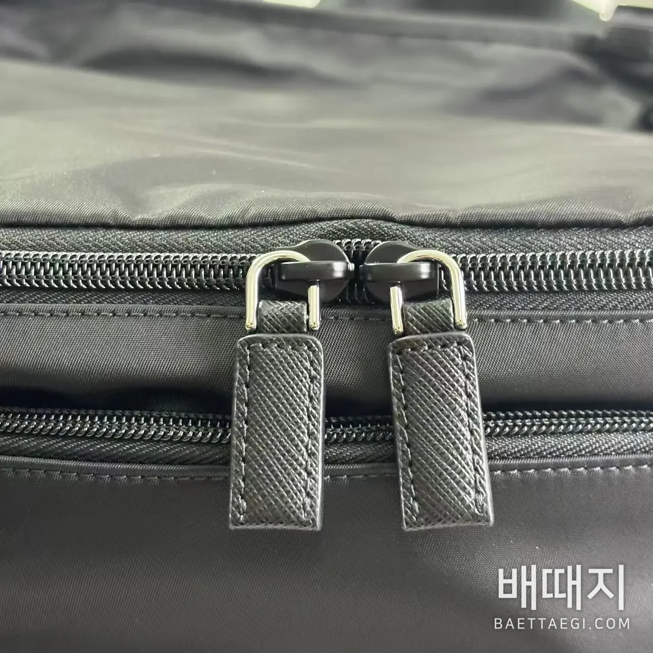 프라다 2vh994 바이커 미듐 (사슬) 검수사진 7