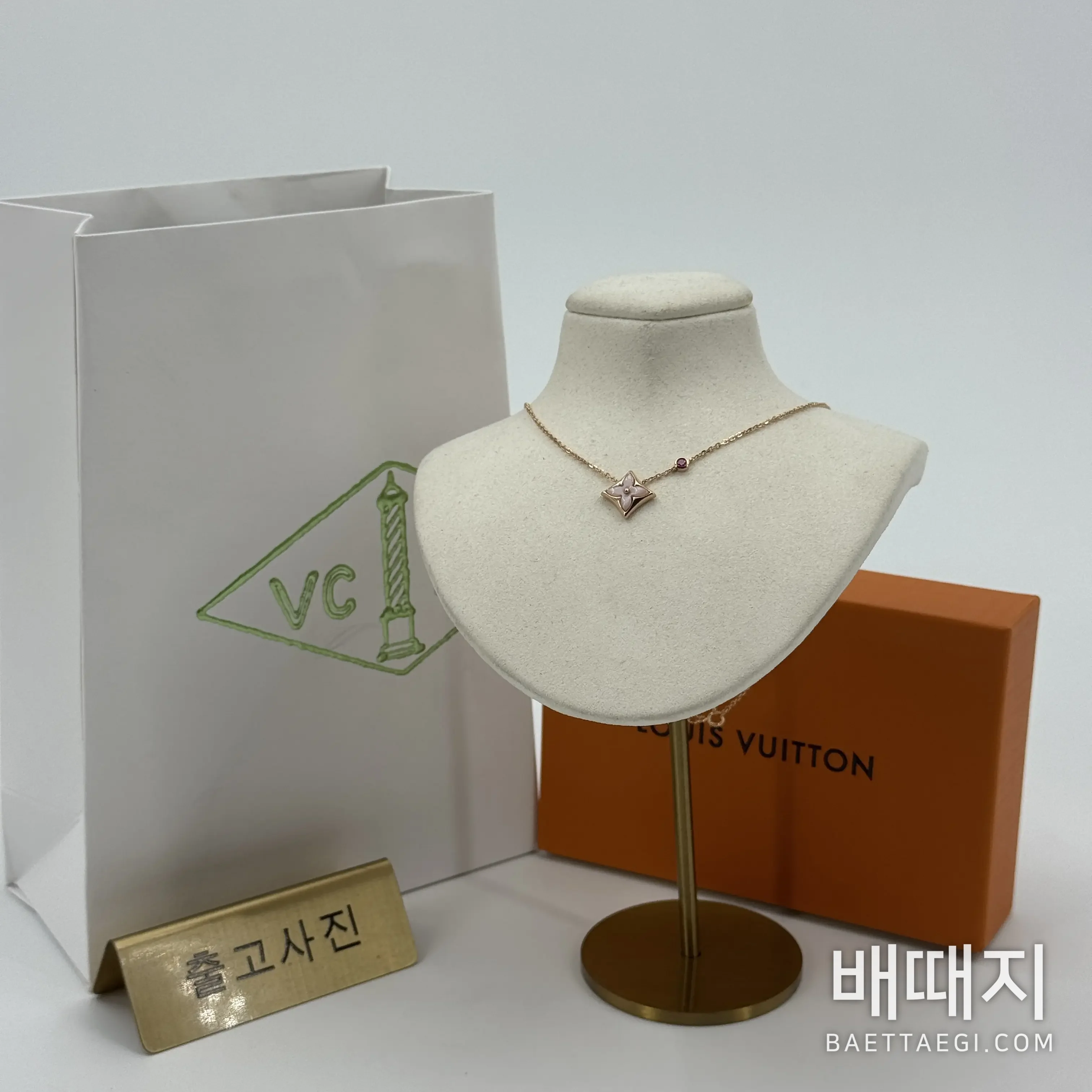 루이비통 핑크 자개 꽃 장식 목걸이 179629 검수사진 1