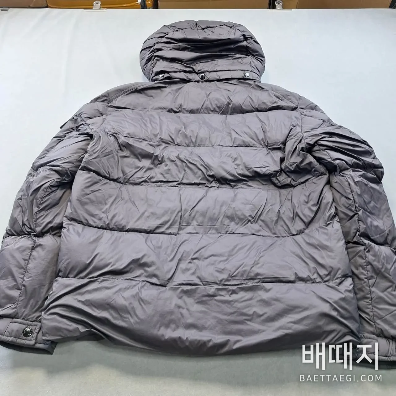 몽클레르 베제르 쇼트 다운 자켓 검수사진 2
