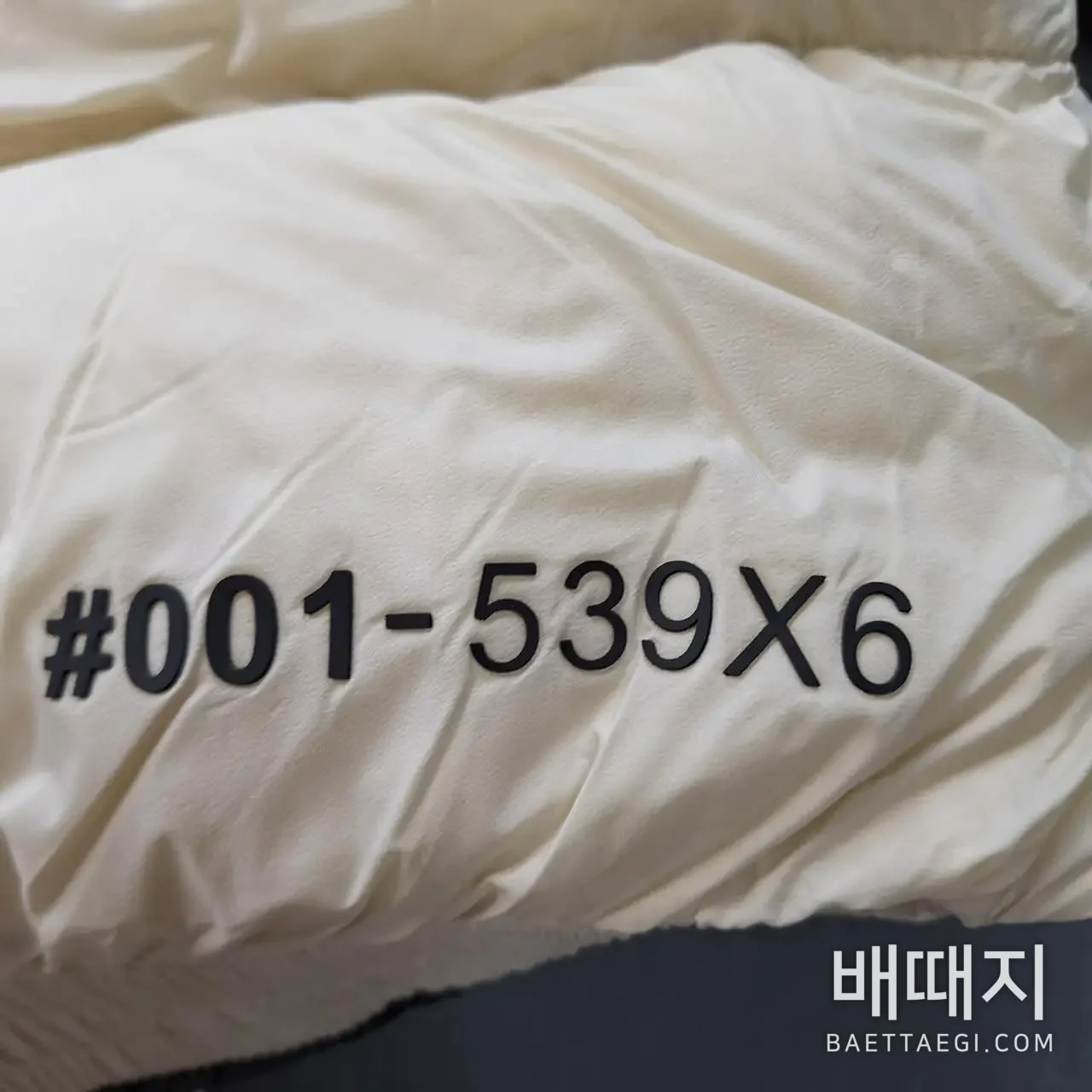 몽클레르 남성 화이트 덕다운 패딩 검수사진 3