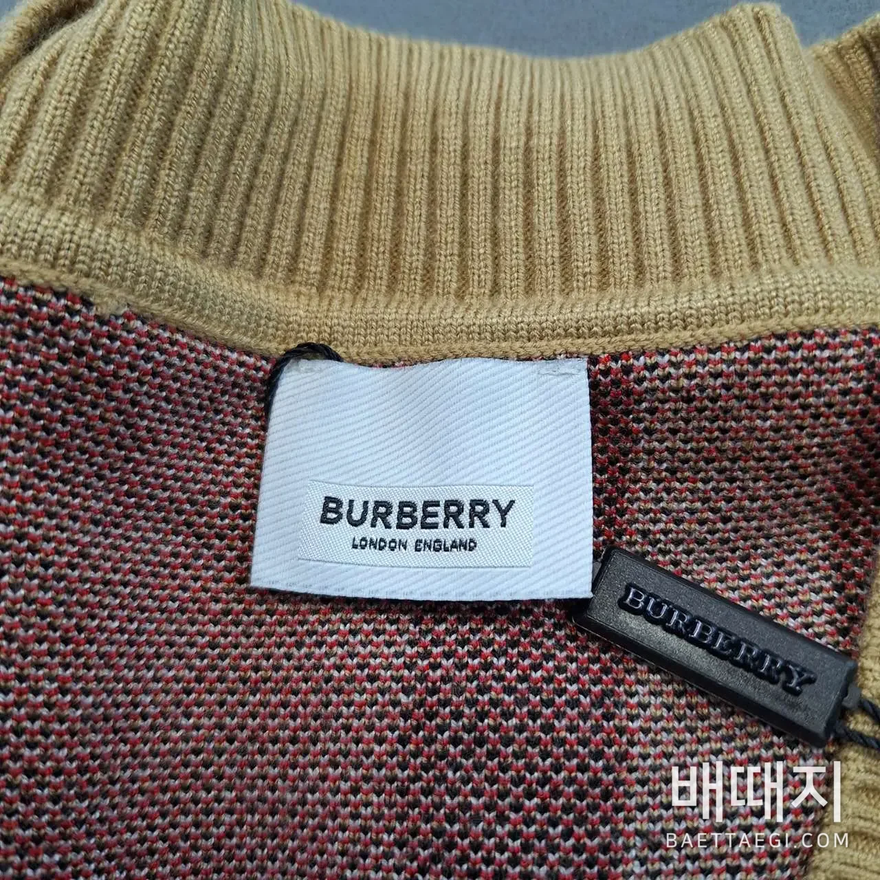 버버리 클래식 체크 울 가디건 검수사진 3