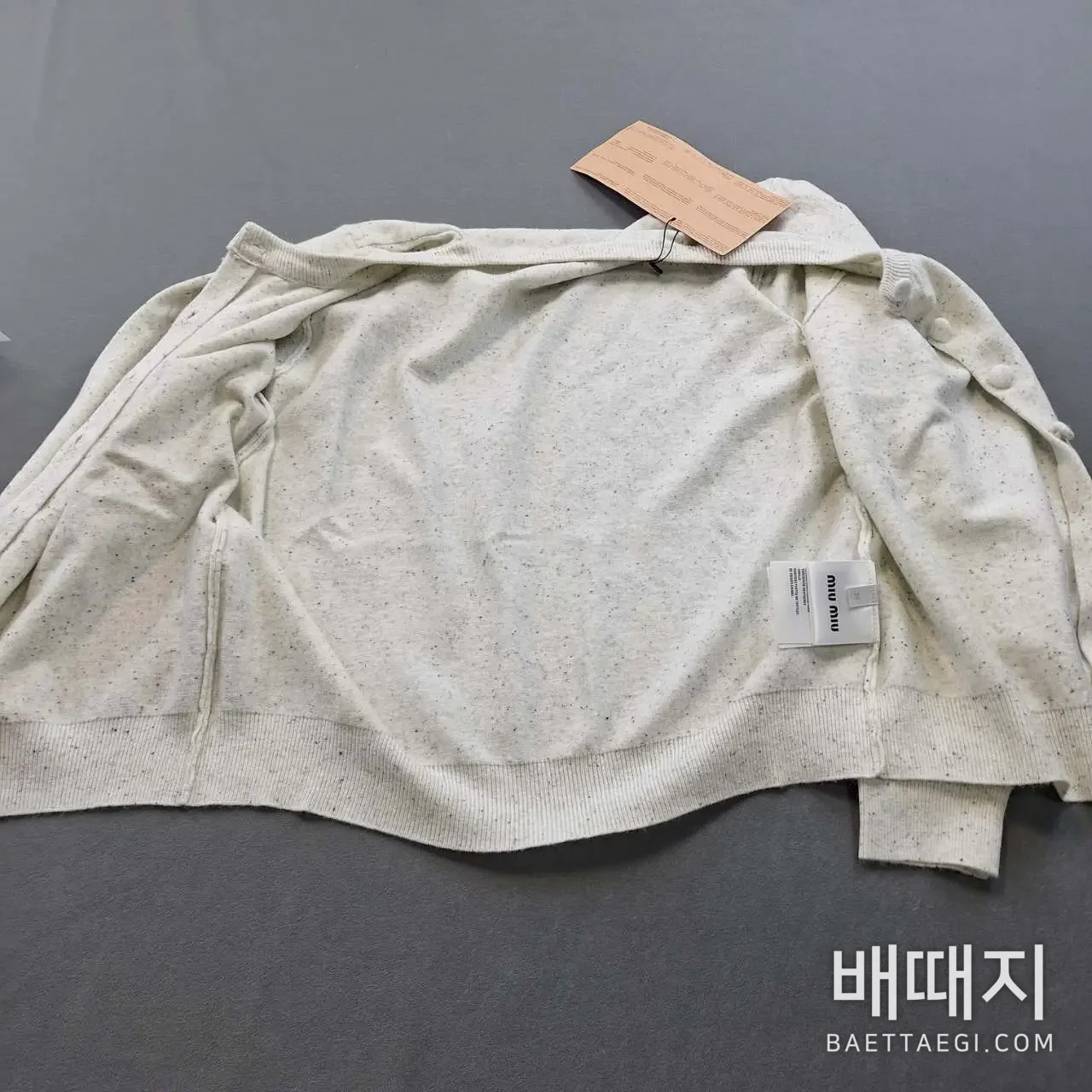 미우미우 크루넥 울 혼방 가디건 검수사진 5