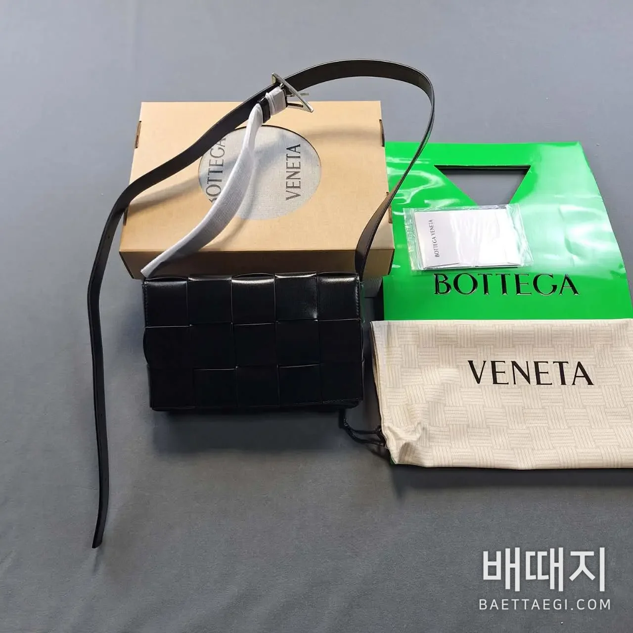 보테가베네타 스몰 카세트백 708768 검수사진 1