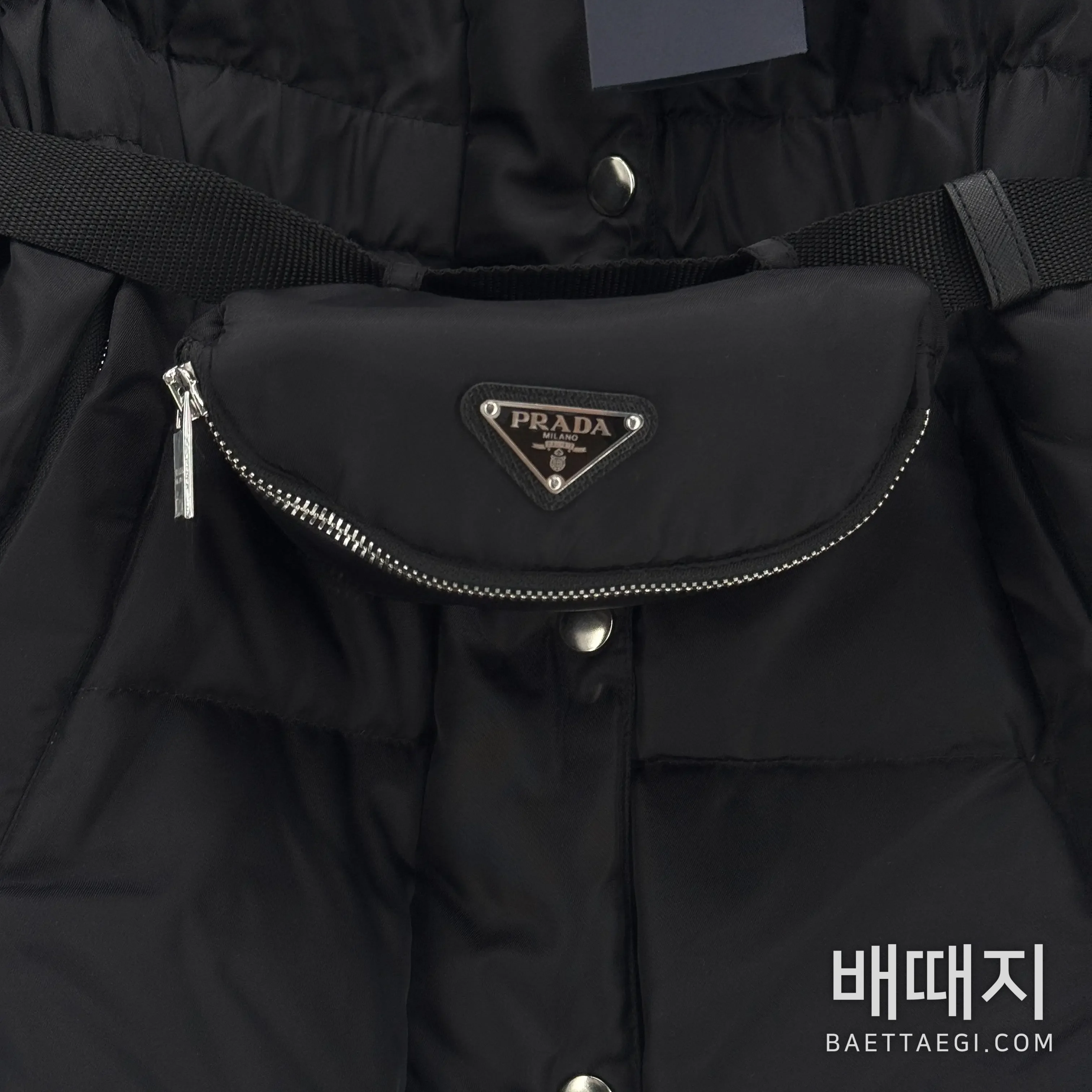 프라다 분리형 허리 파우치 구스다운 후드 슬림 자켓 검수사진 2