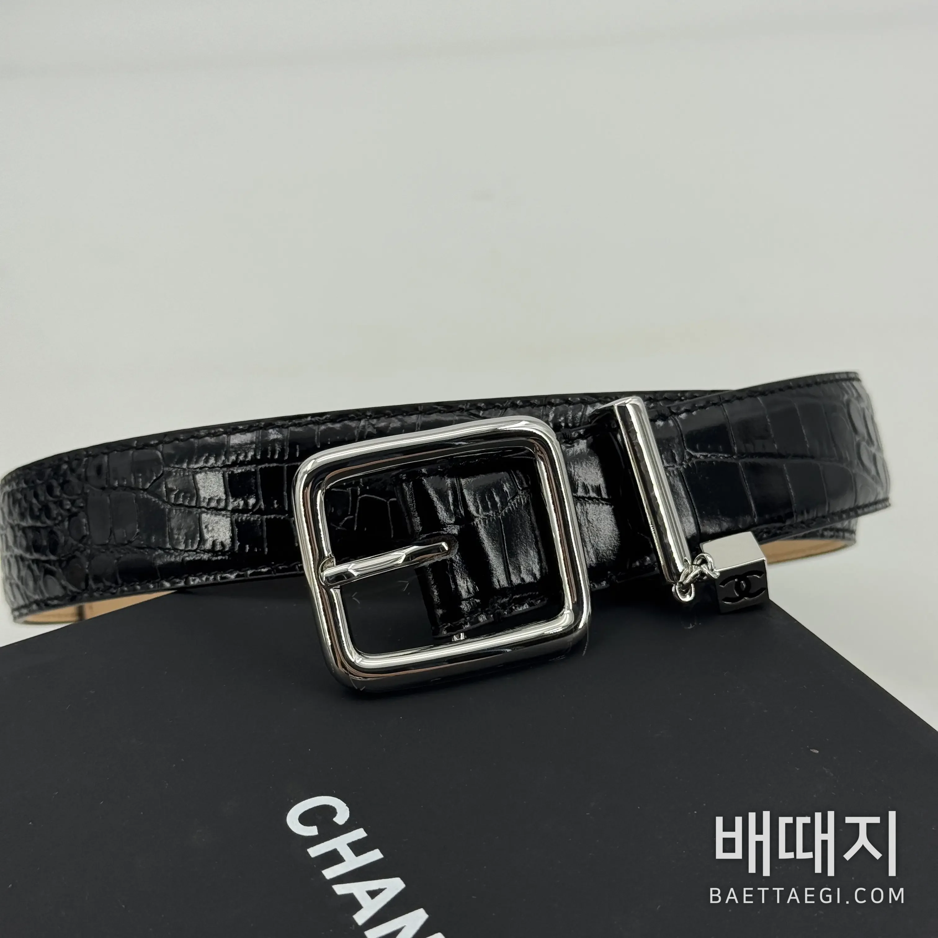 샤넬 CC 참 크로커다일 엠보싱 가죽 벨트 검수사진 3