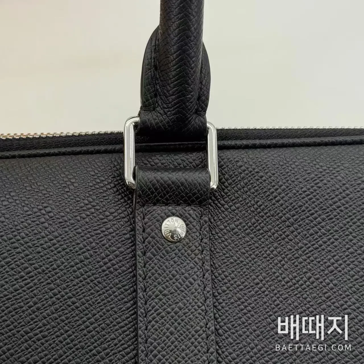 루이비통 보야지 타이가 가죽 브리프케이스 가방 M30967 검수사진 10