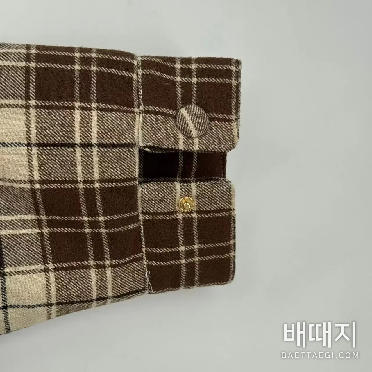 미우미우 다크브라운 체크 패턴 퀼팅 남성 자켓 검수사진 4