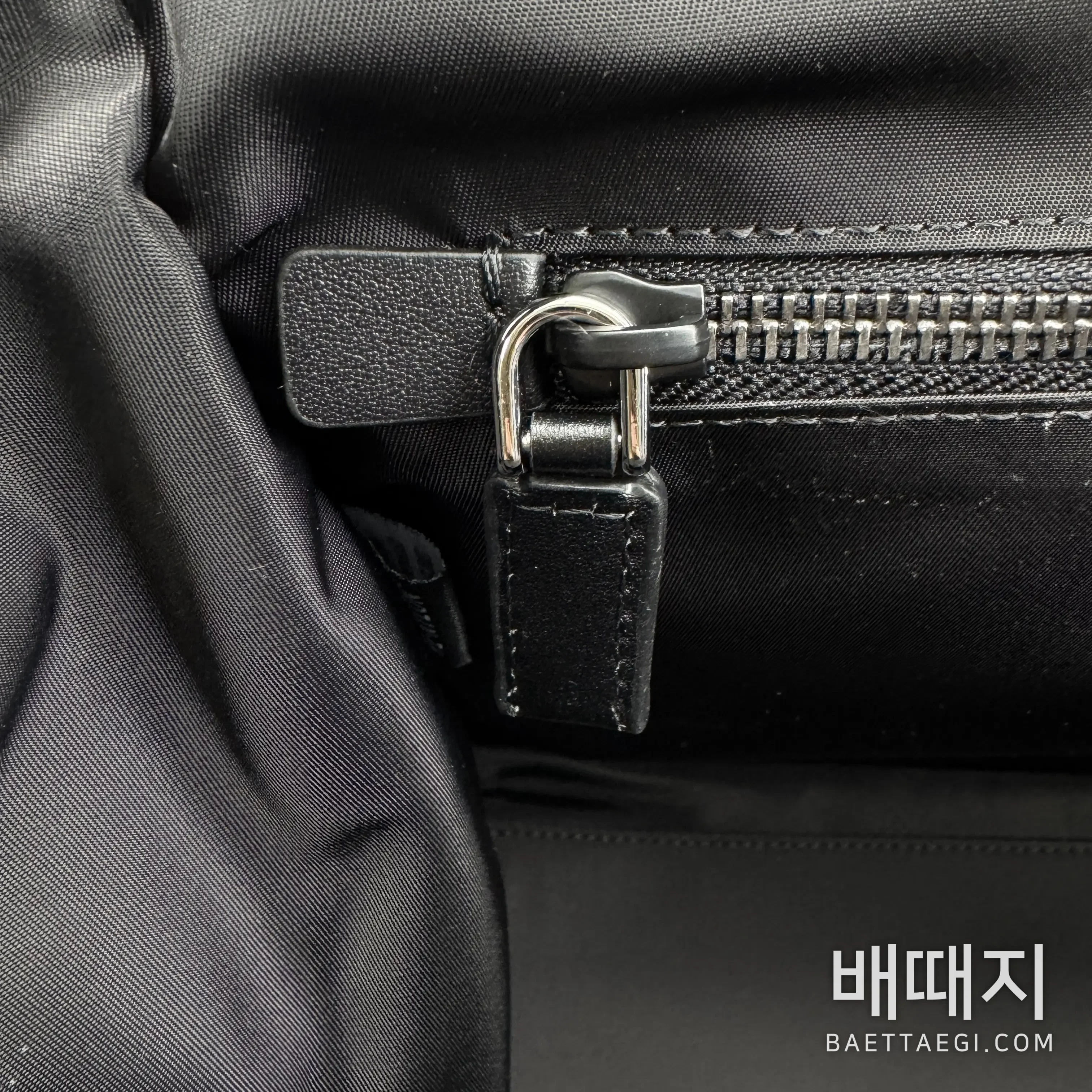 프라다 멀티포켓 플랩 숄더백 66532 검수사진 6