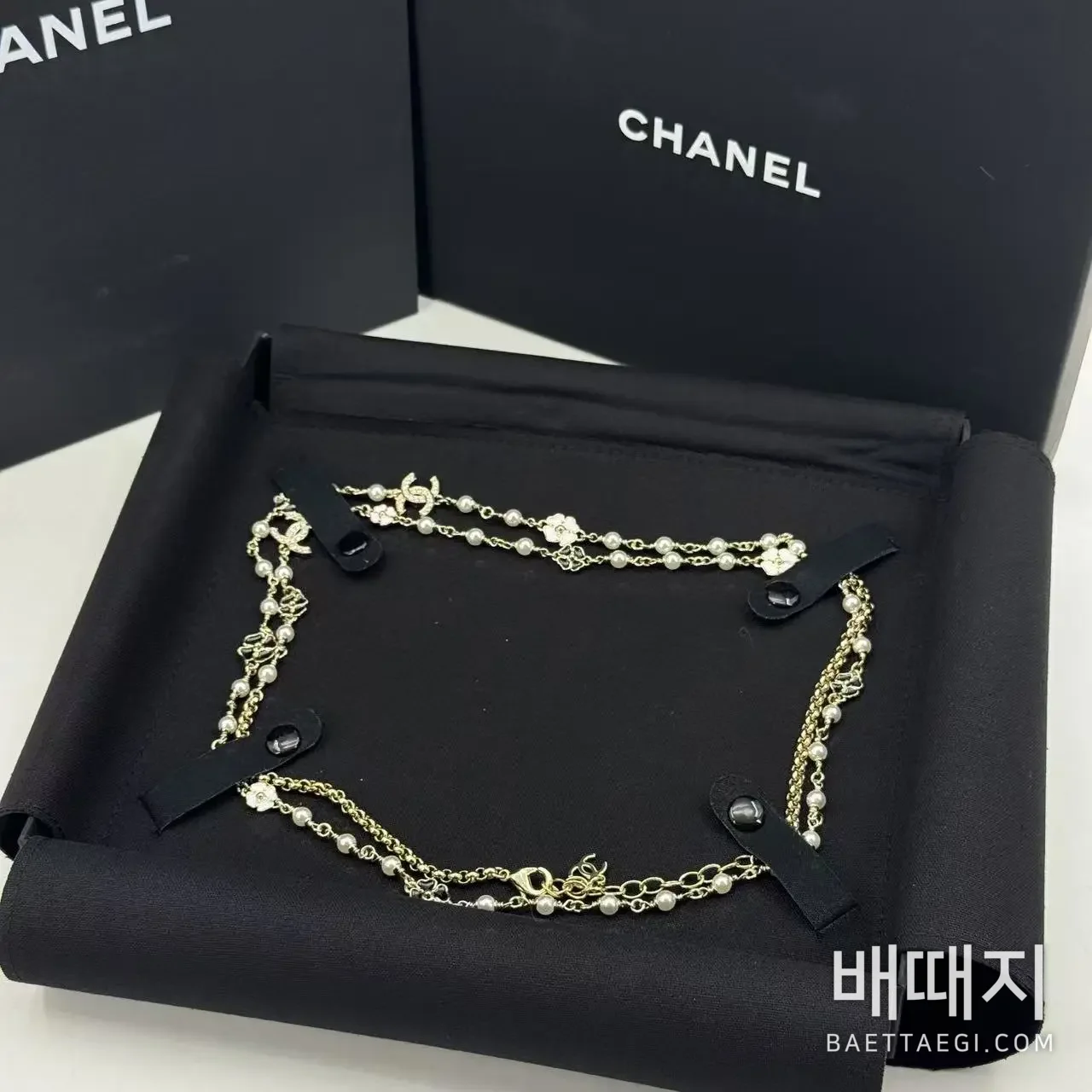 샤넬 카멜리아 진주 라인스톤 더블 C 롱 목걸이 검수사진 2