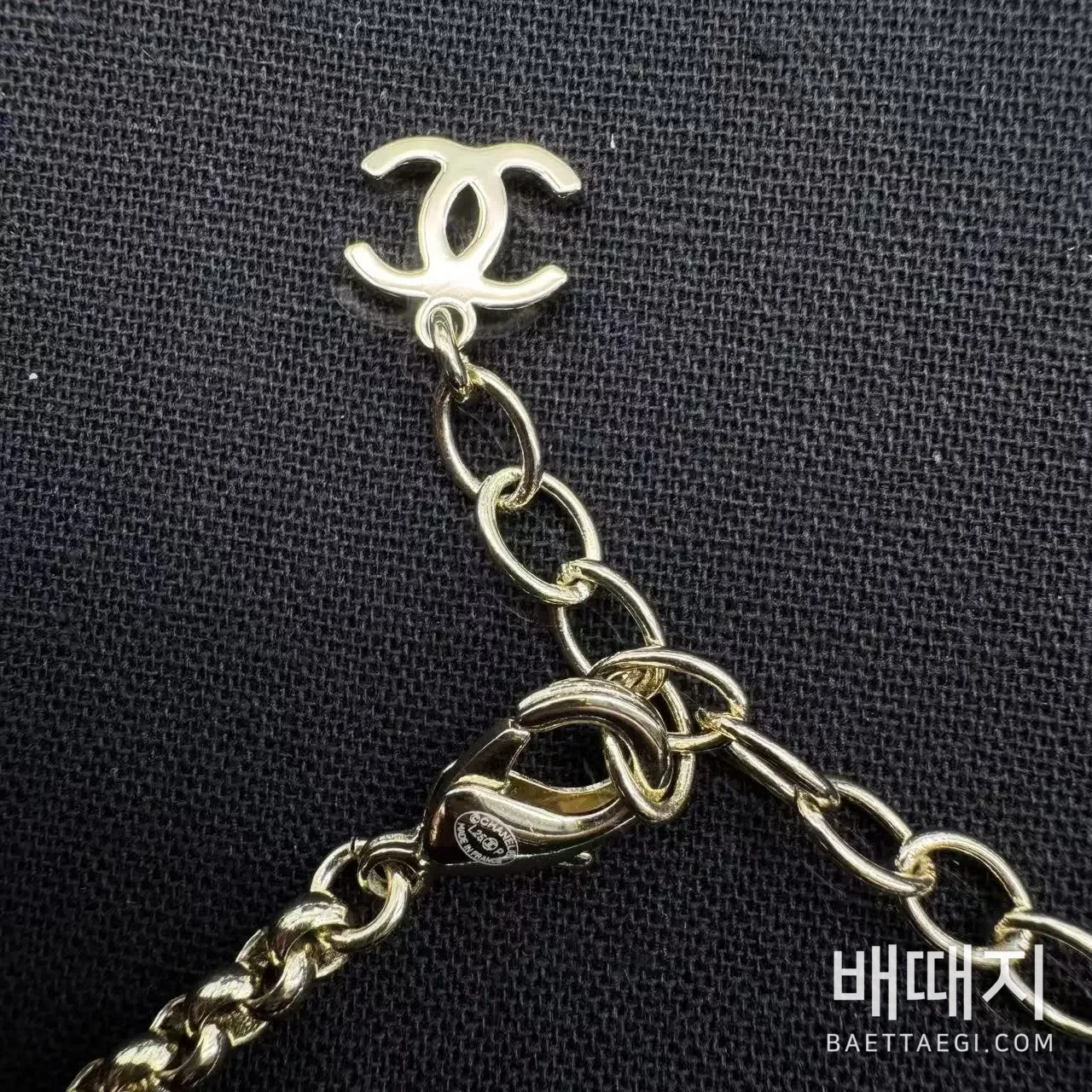 샤넬 카멜리아 진주 라인스톤 더블 C 롱 목걸이 검수사진 5