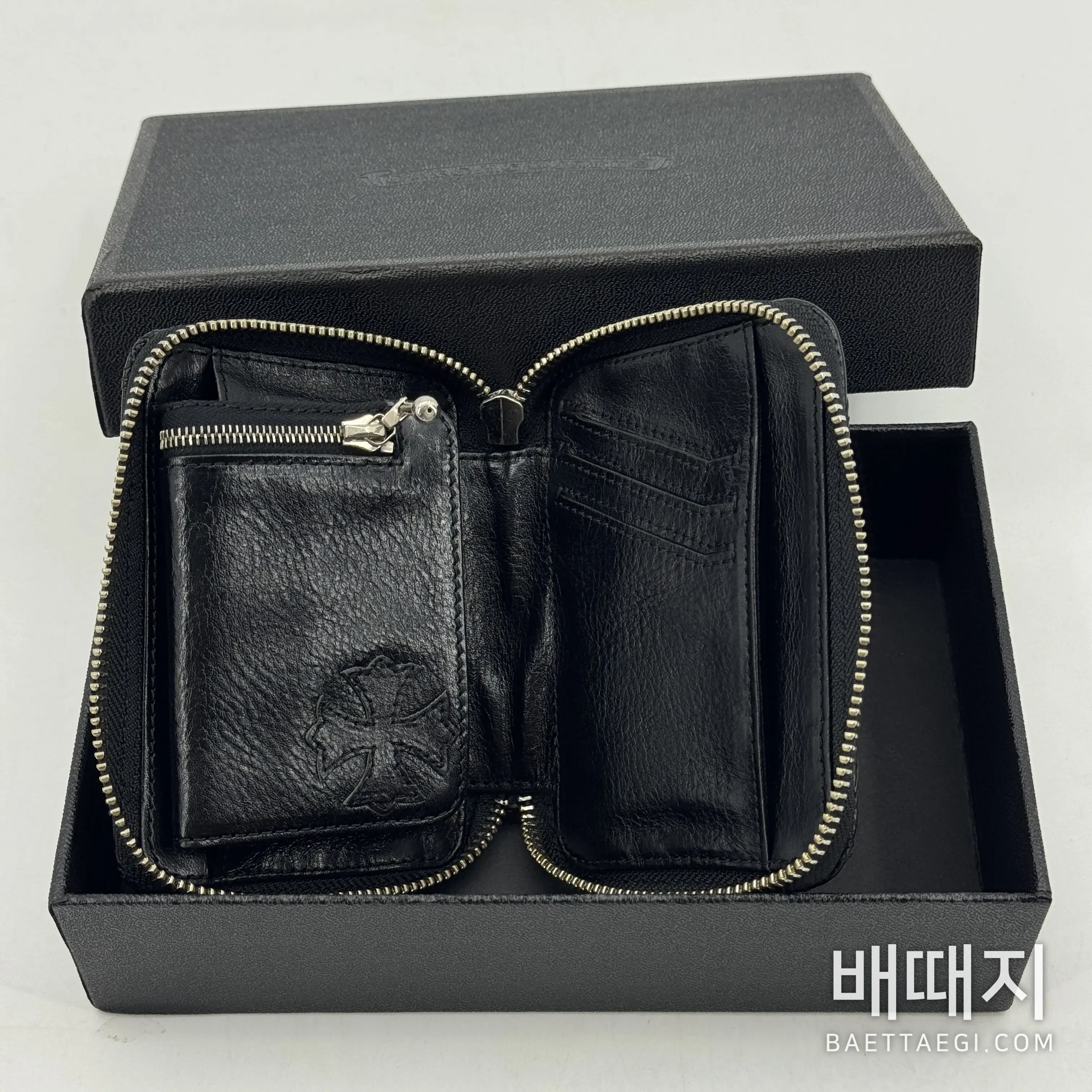 크롬하츠 블랙 가죽 십자가 무늬 지갑 167009 검수사진 6