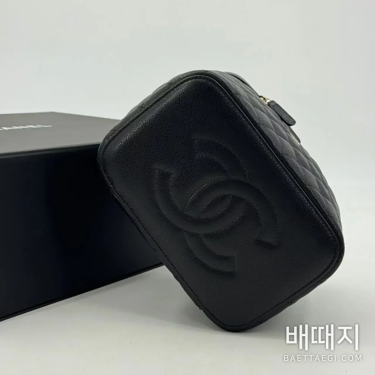 샤넬 블랙 토일러리 핸드백 검수사진 4