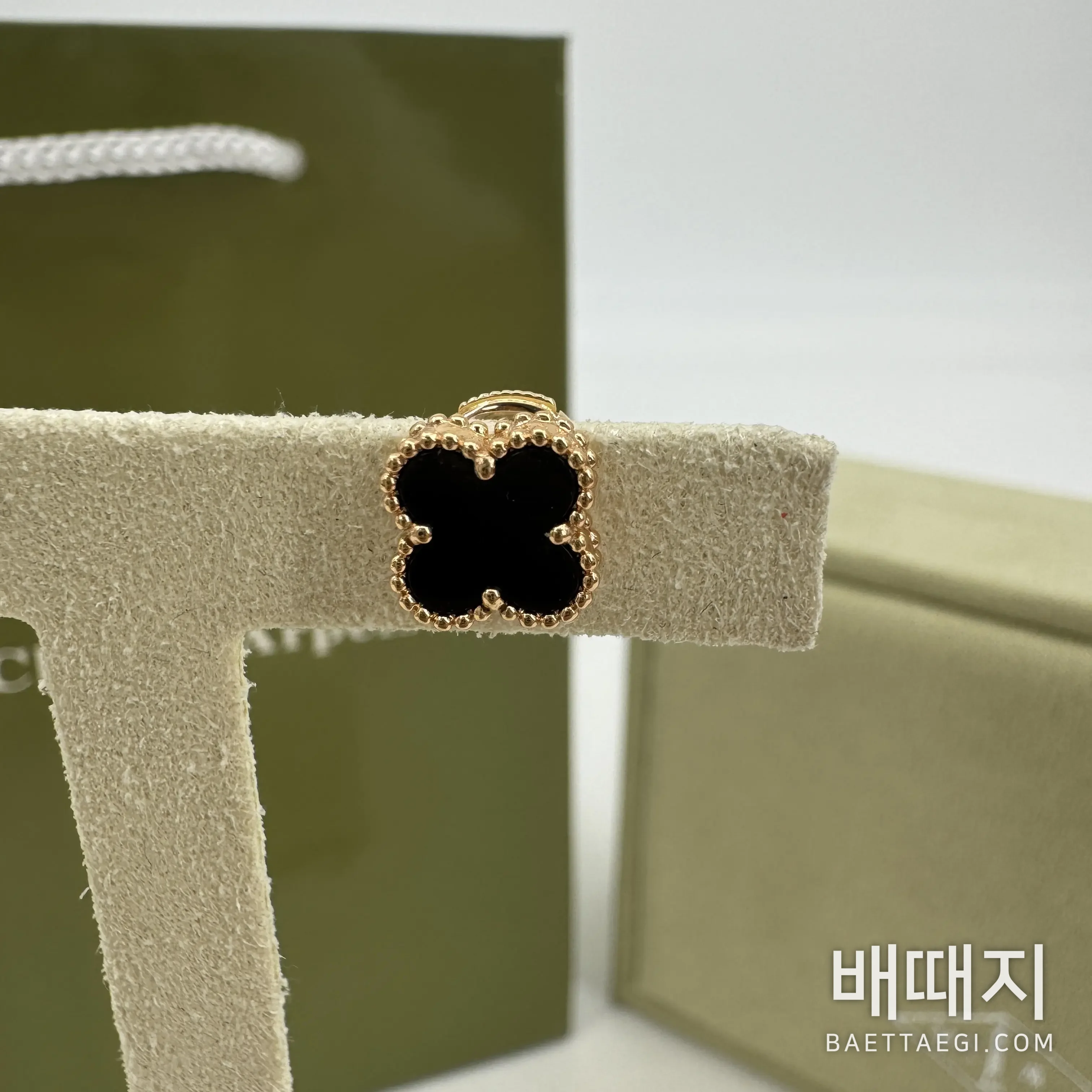 반클리프앤아펠 미니 네 잎 클로버 귀걸이 검수사진 3