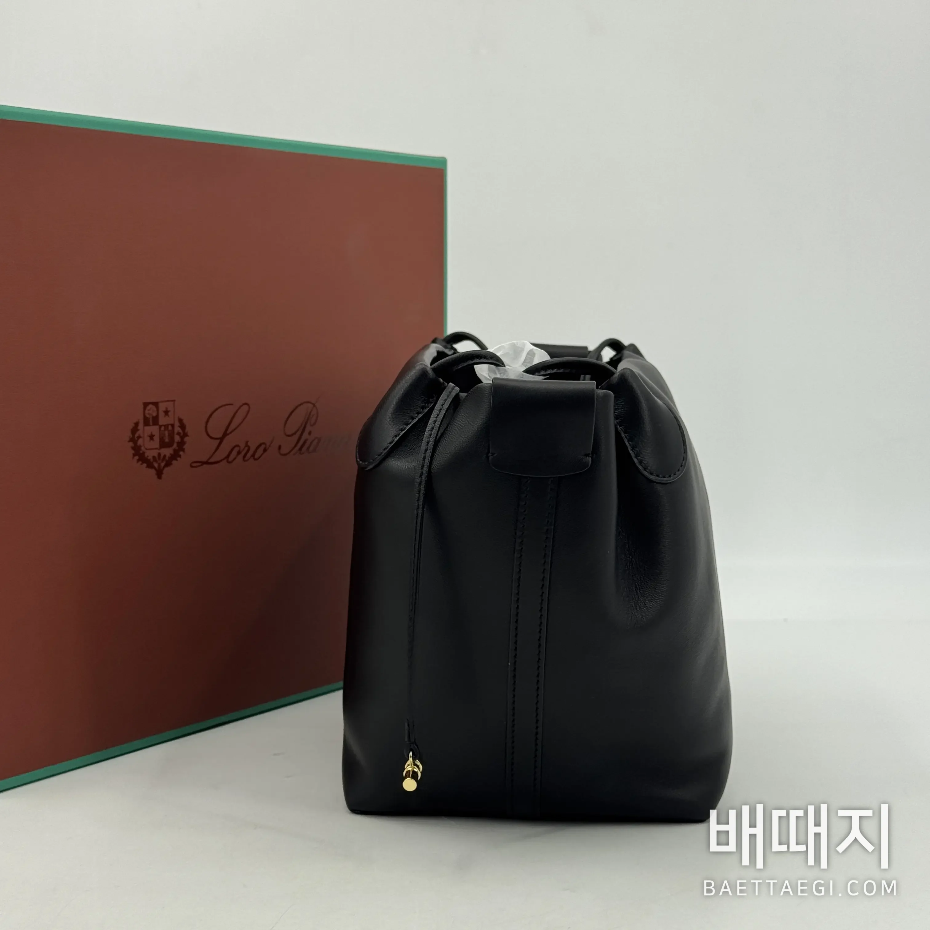 로로피아나 베일 소프티 드로스트링 버킷백 검수사진 4