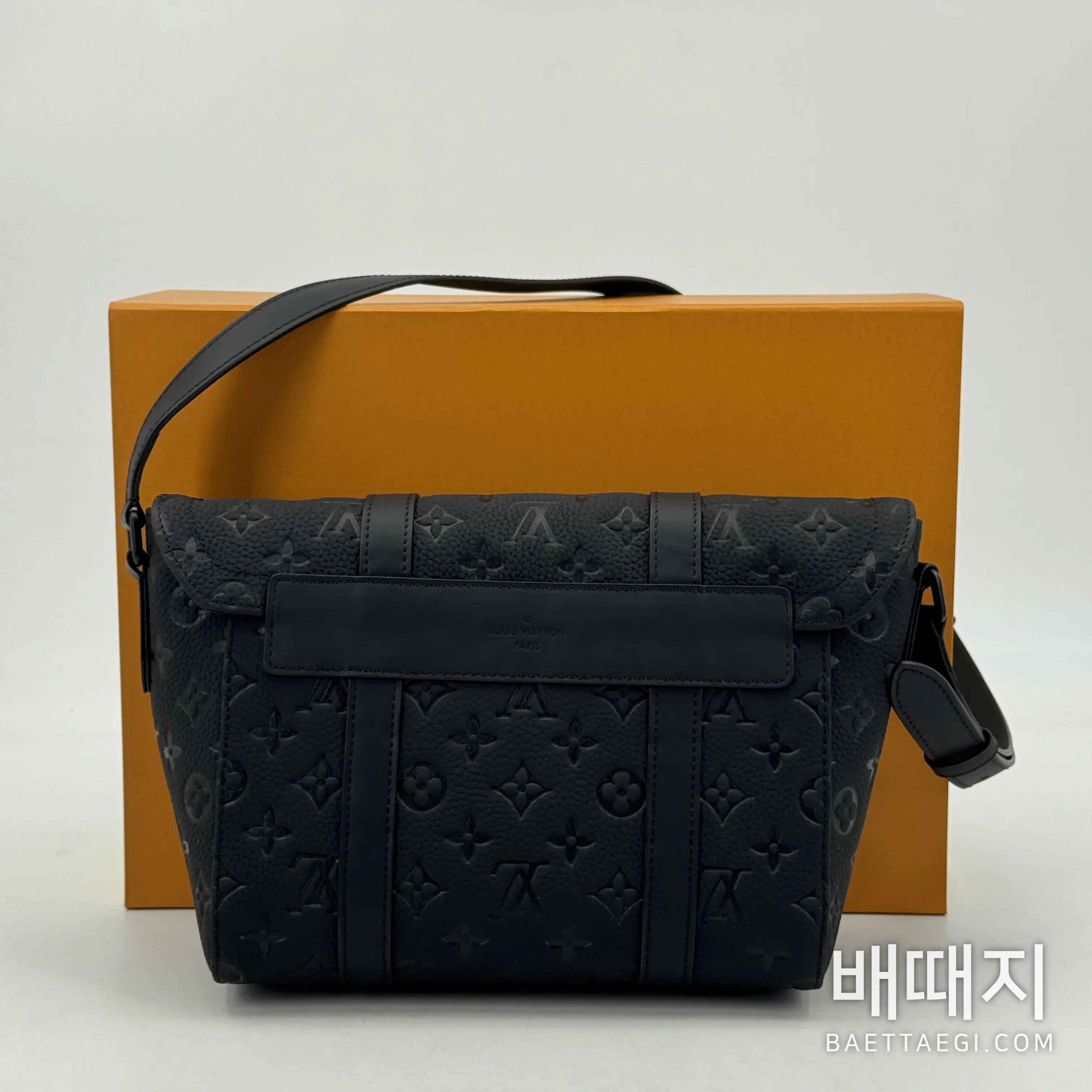 루이비통 크리스토퍼 메신저 가방 M28324 검수사진 2