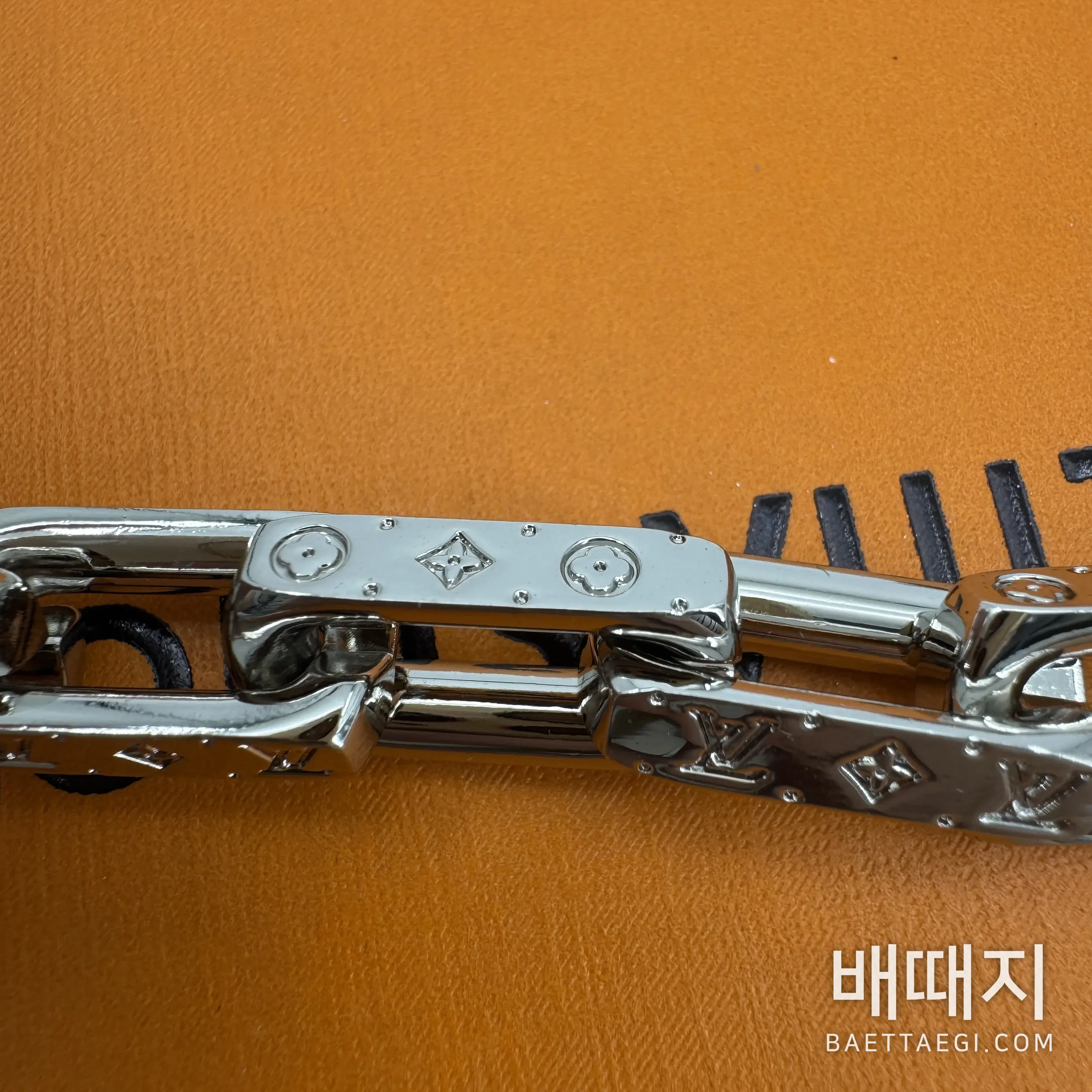 루이비통 레인보우 실버 모노그램 목걸이 64037 검수사진 5