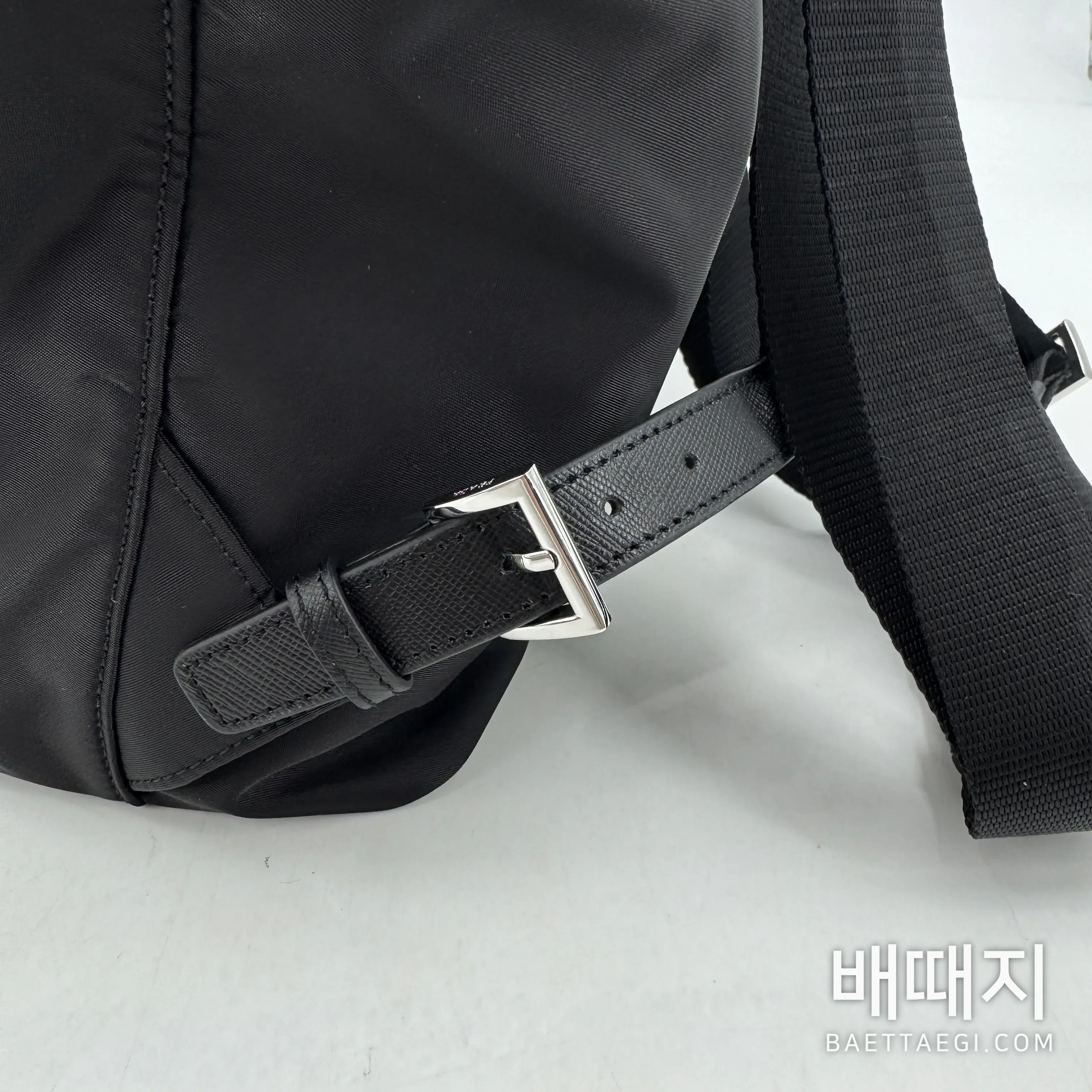 프라다 나일론 백팩 1BZ677 검수사진 3