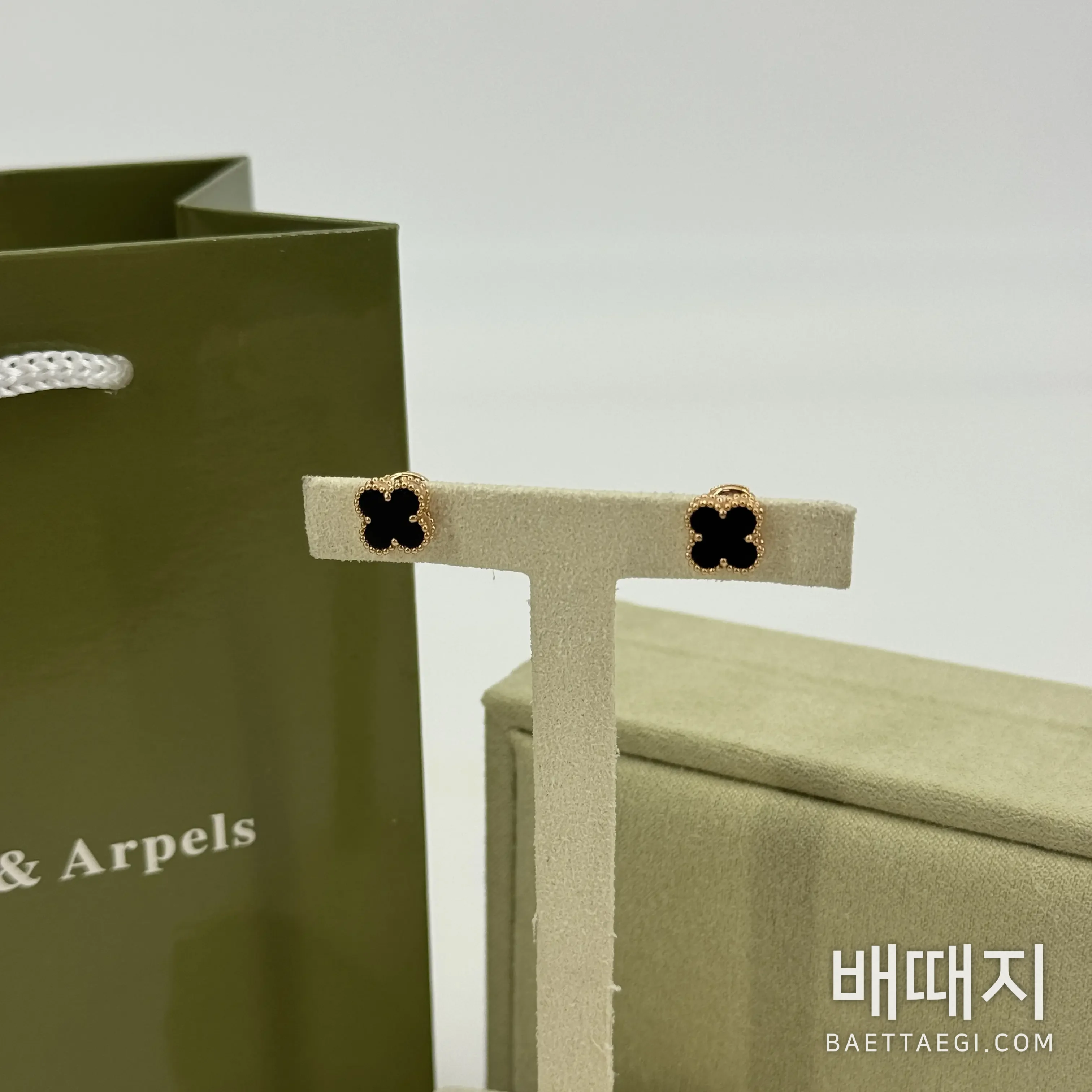 반클리프앤아펠 미니 네 잎 클로버 귀걸이 검수사진 2