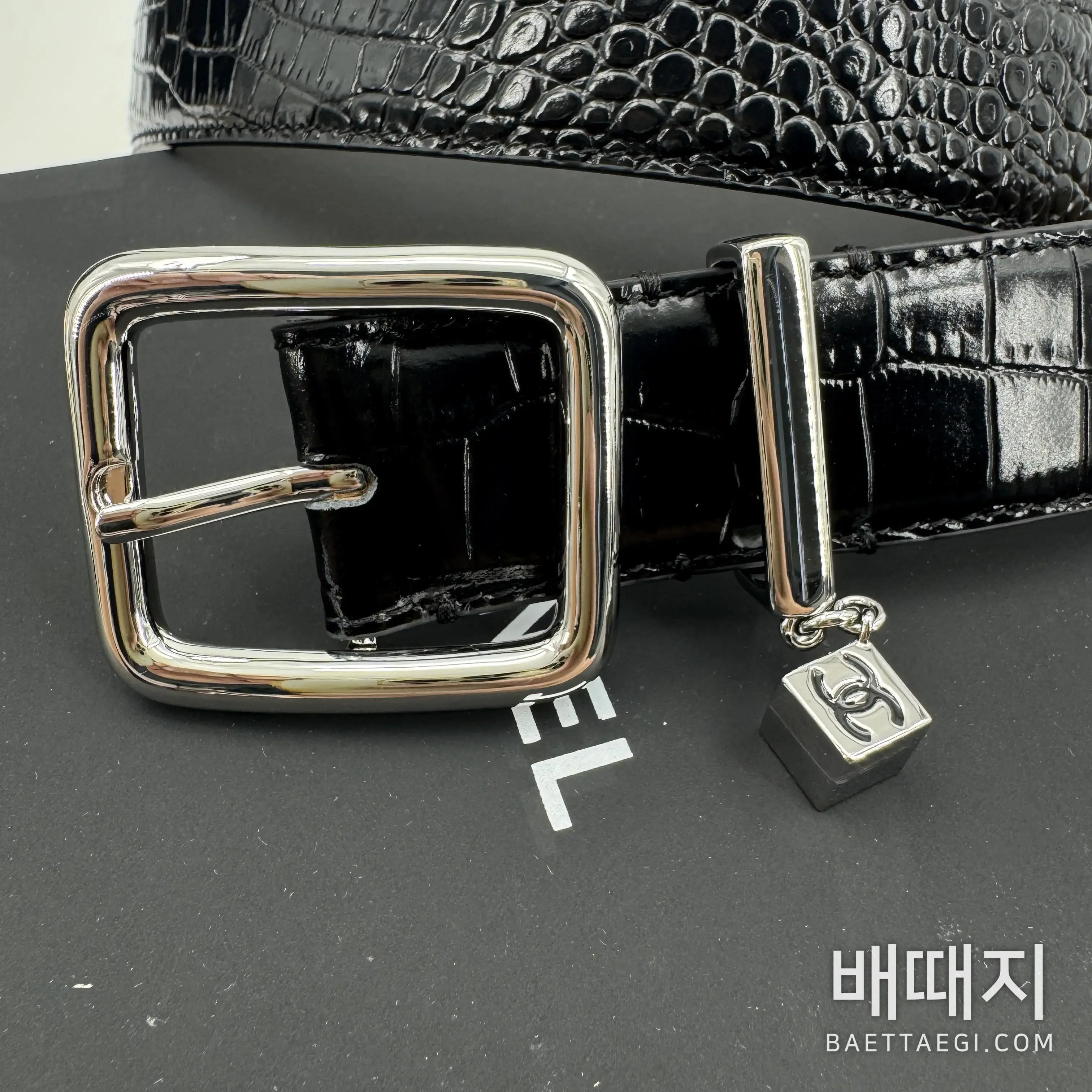 샤넬 CC 참 크로커다일 엠보싱 가죽 벨트 검수사진 4