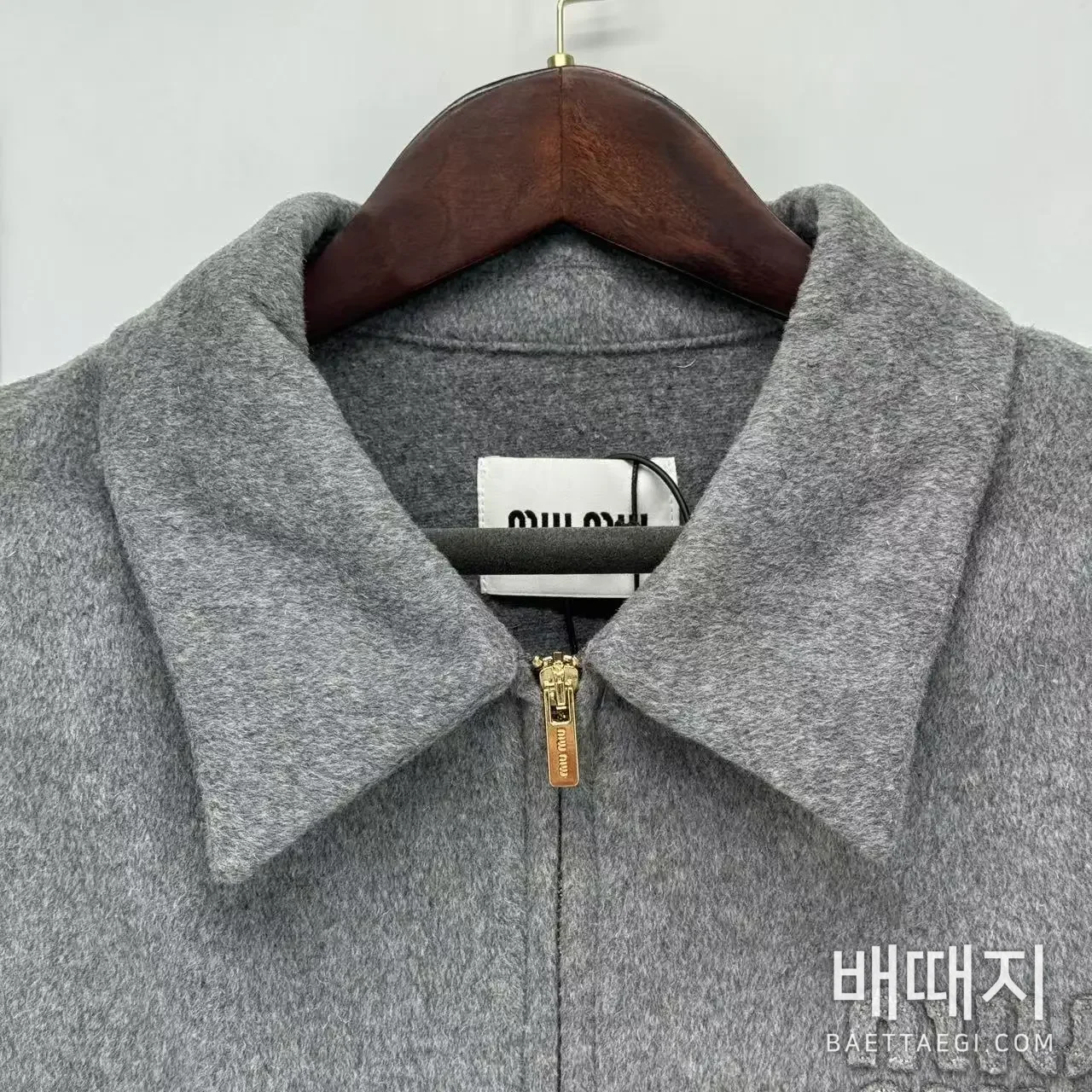미우미우 카시미야 자수 로고 지퍼업 자켓 검수사진 2
