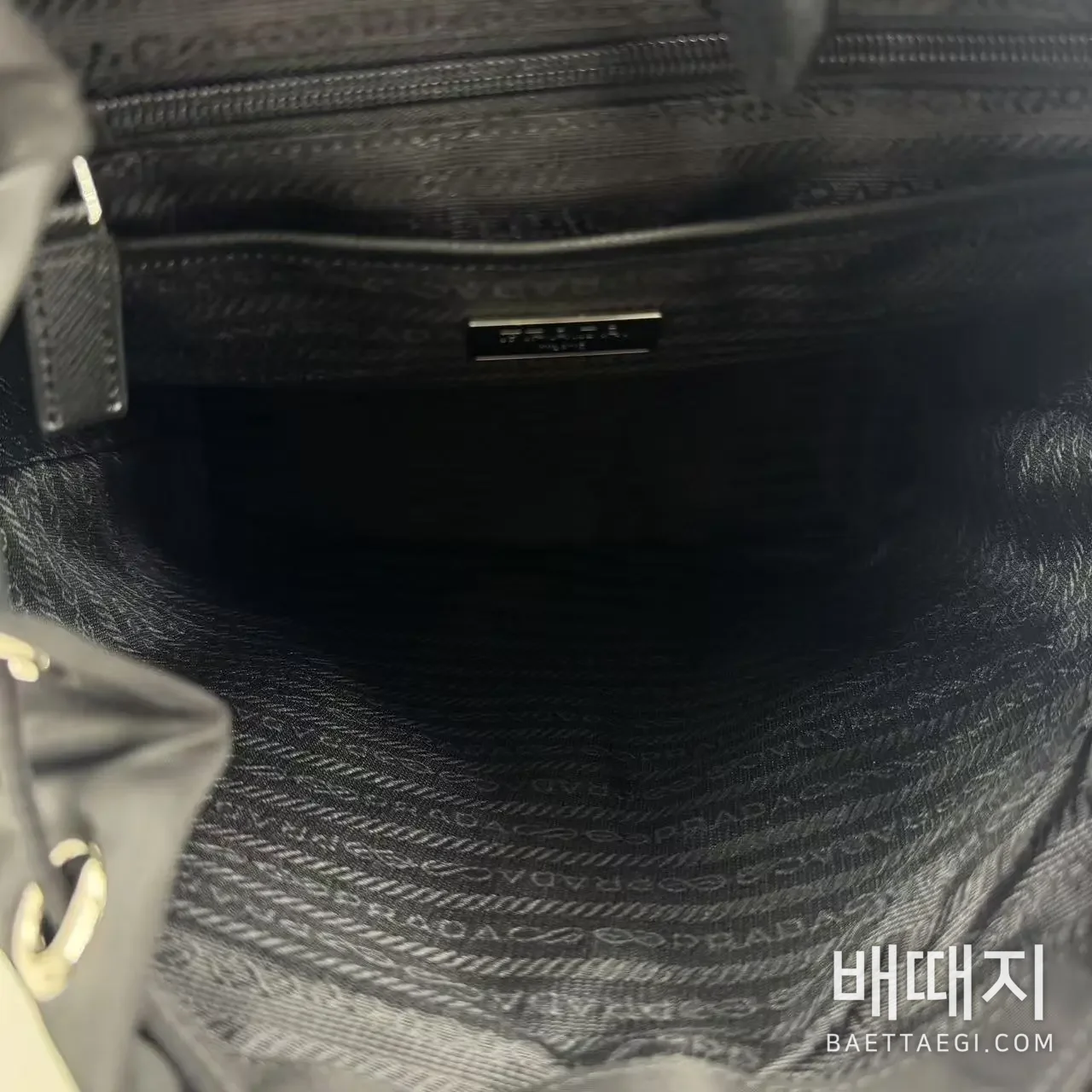 프라다 나일론 백팩 1BZ677 검수사진 6