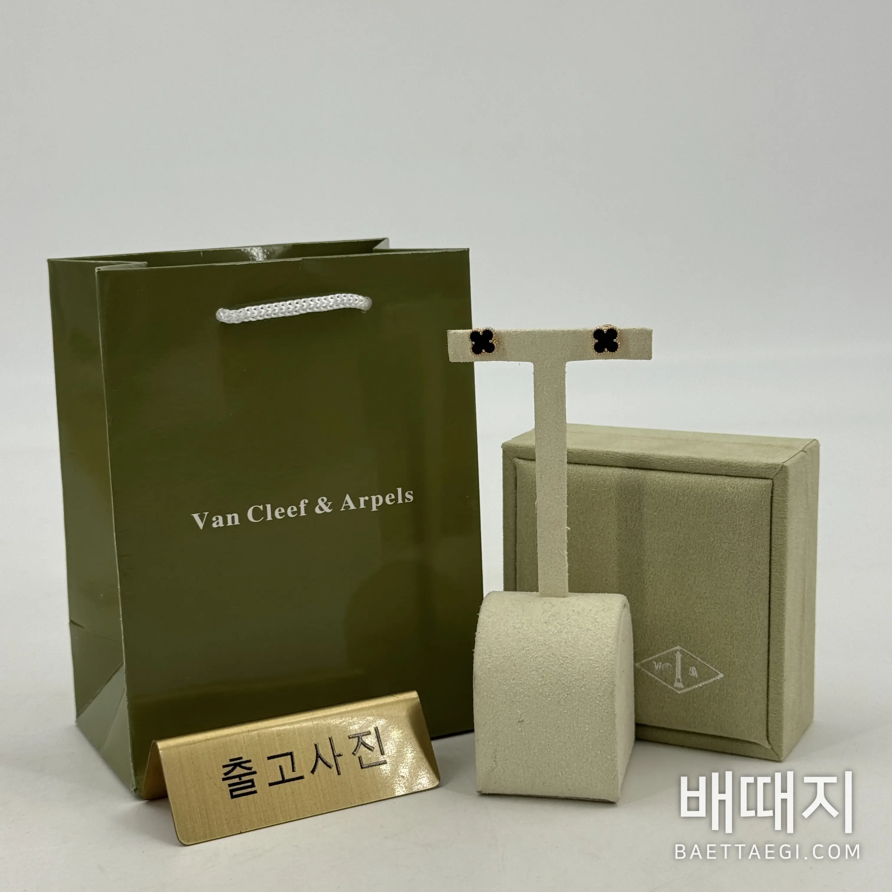 반클리프앤아펠 미니 네 잎 클로버 귀걸이 검수사진 1