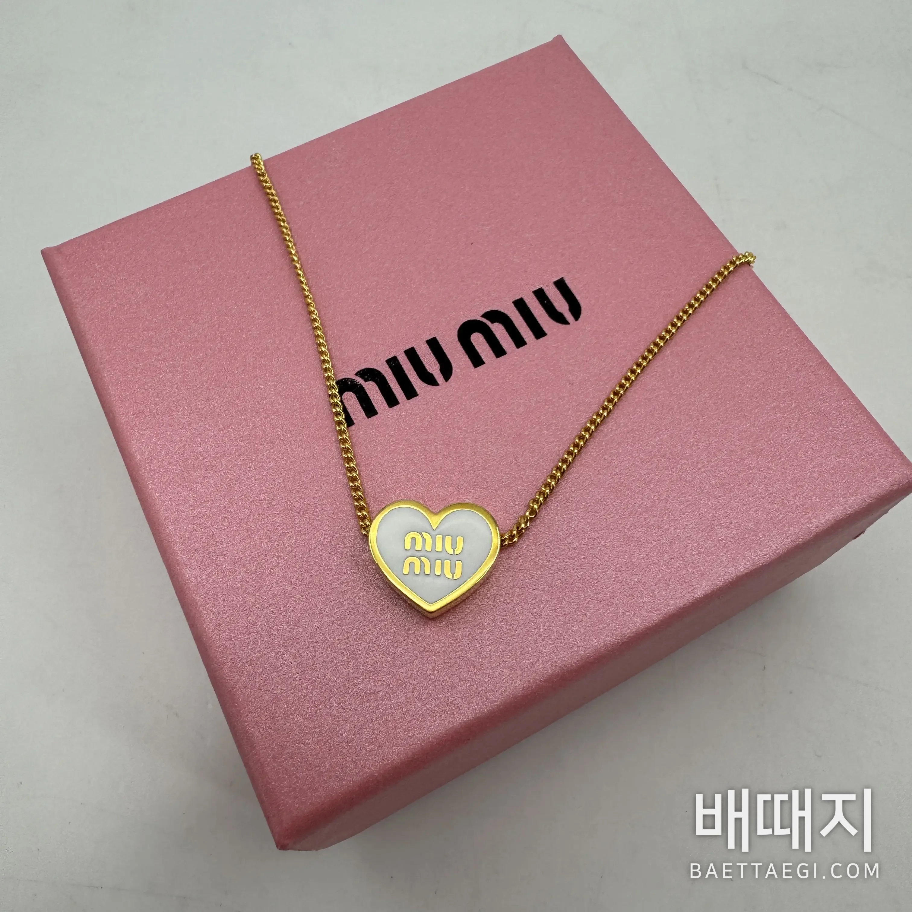 미우미우 화이트 에나멜 하트 목걸이 135641 검수사진 4