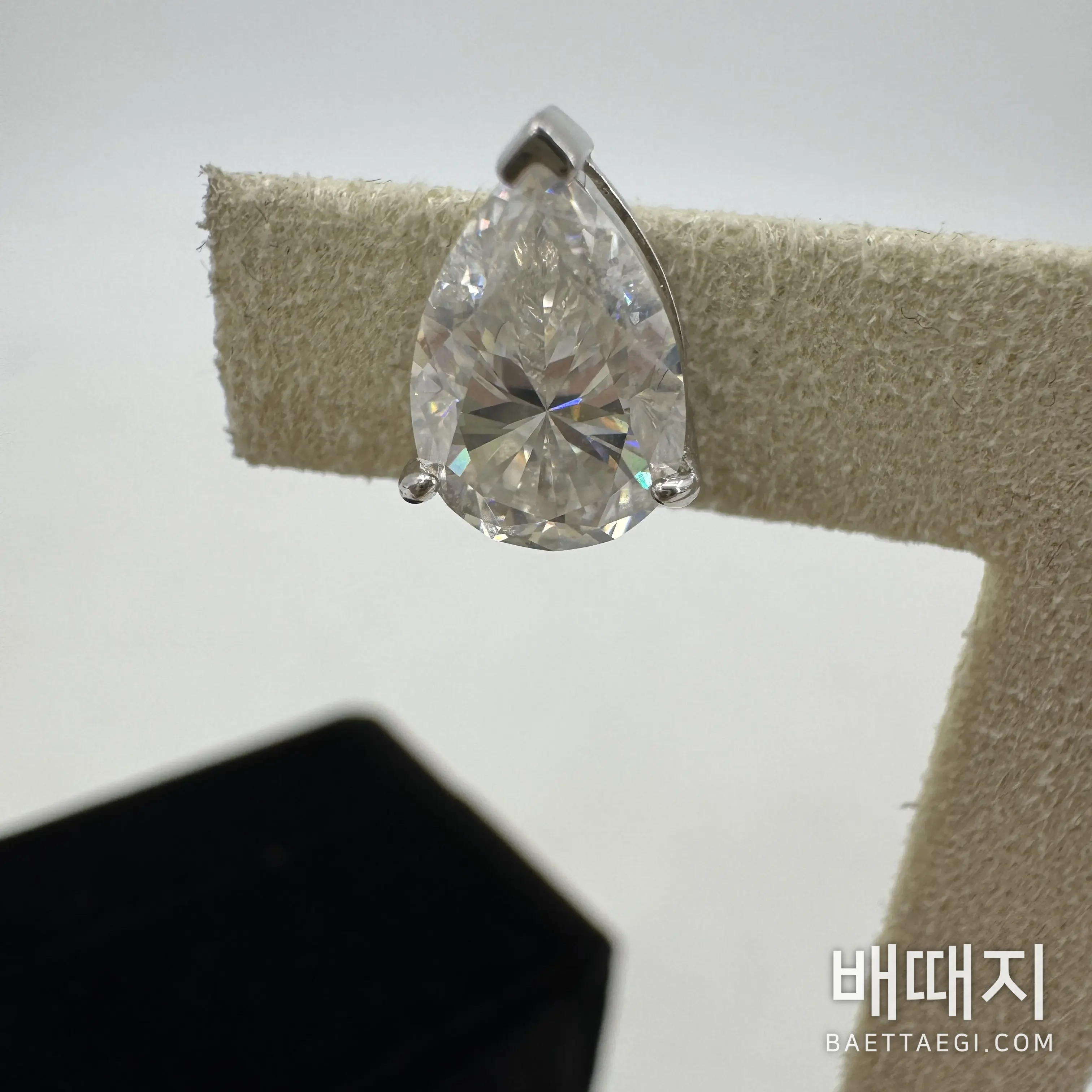 그라프 5 캐럿 티어드롭 스털링 실버 귀걸이 검수사진 5