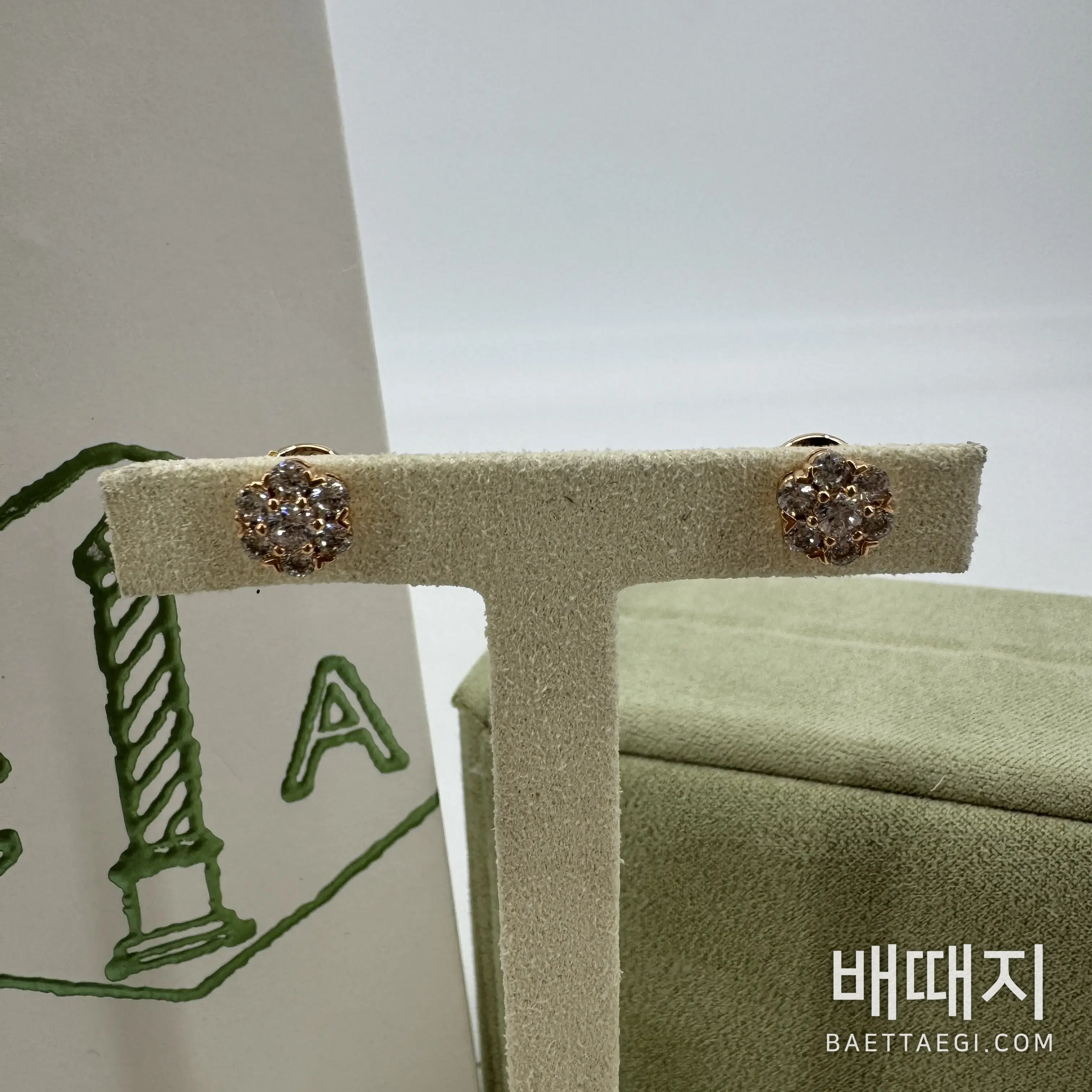 반클리프앤아펠 플루레 꽃 모양 다이아몬드 스터드 귀걸이 검수사진 2