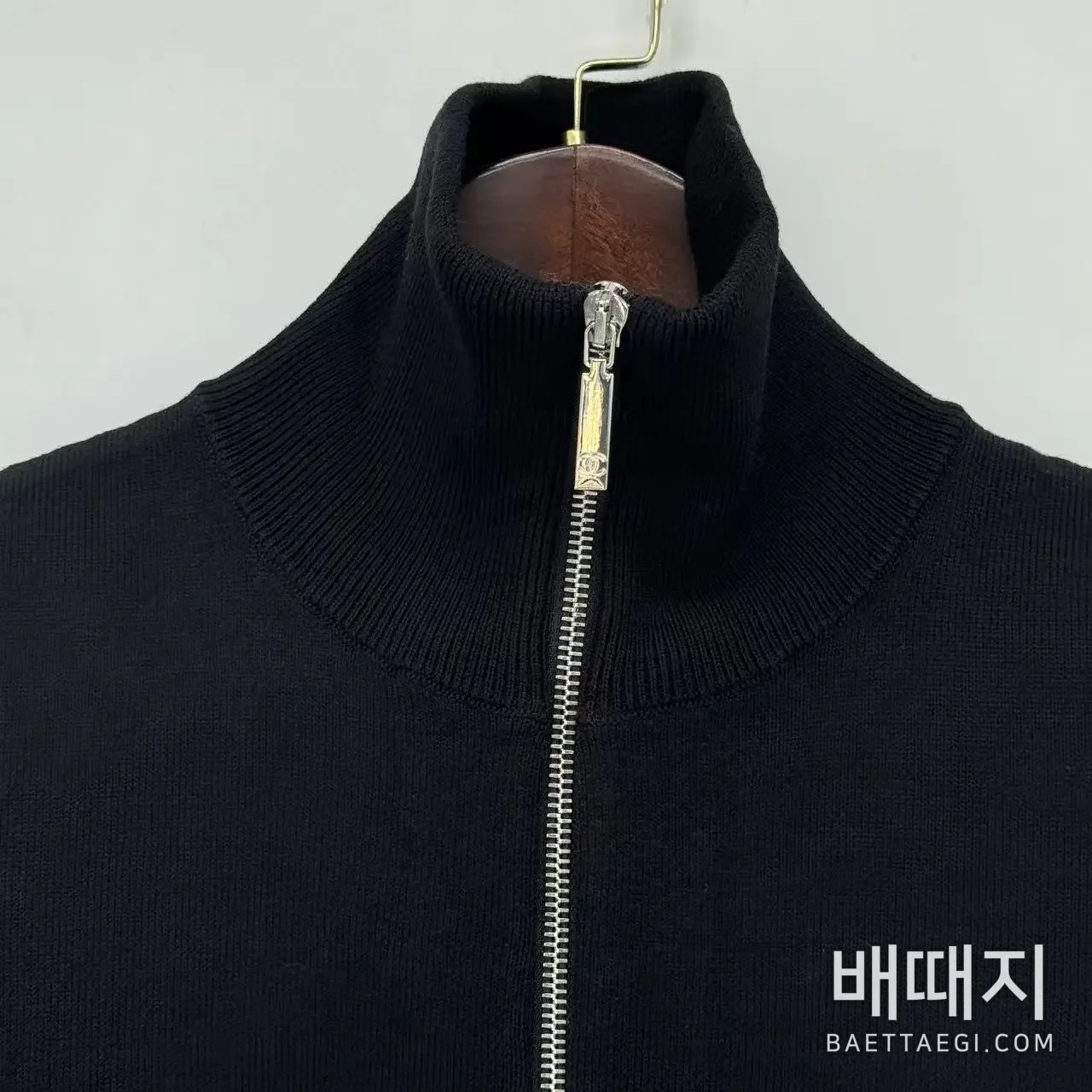 샤넬 하프 지퍼 터틀넥 니트 여성의류 검수사진 3